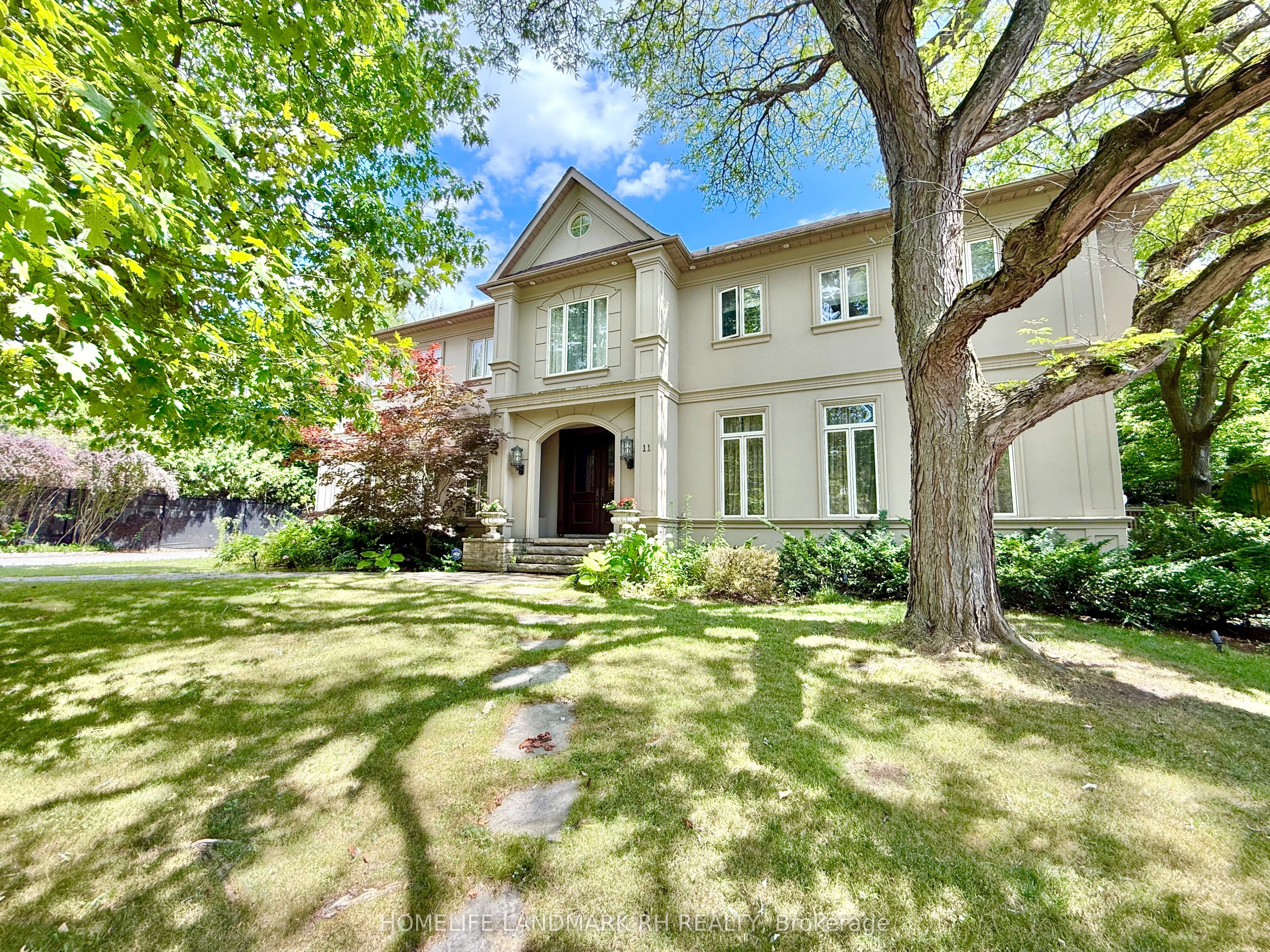 11 Chieftain Crescent