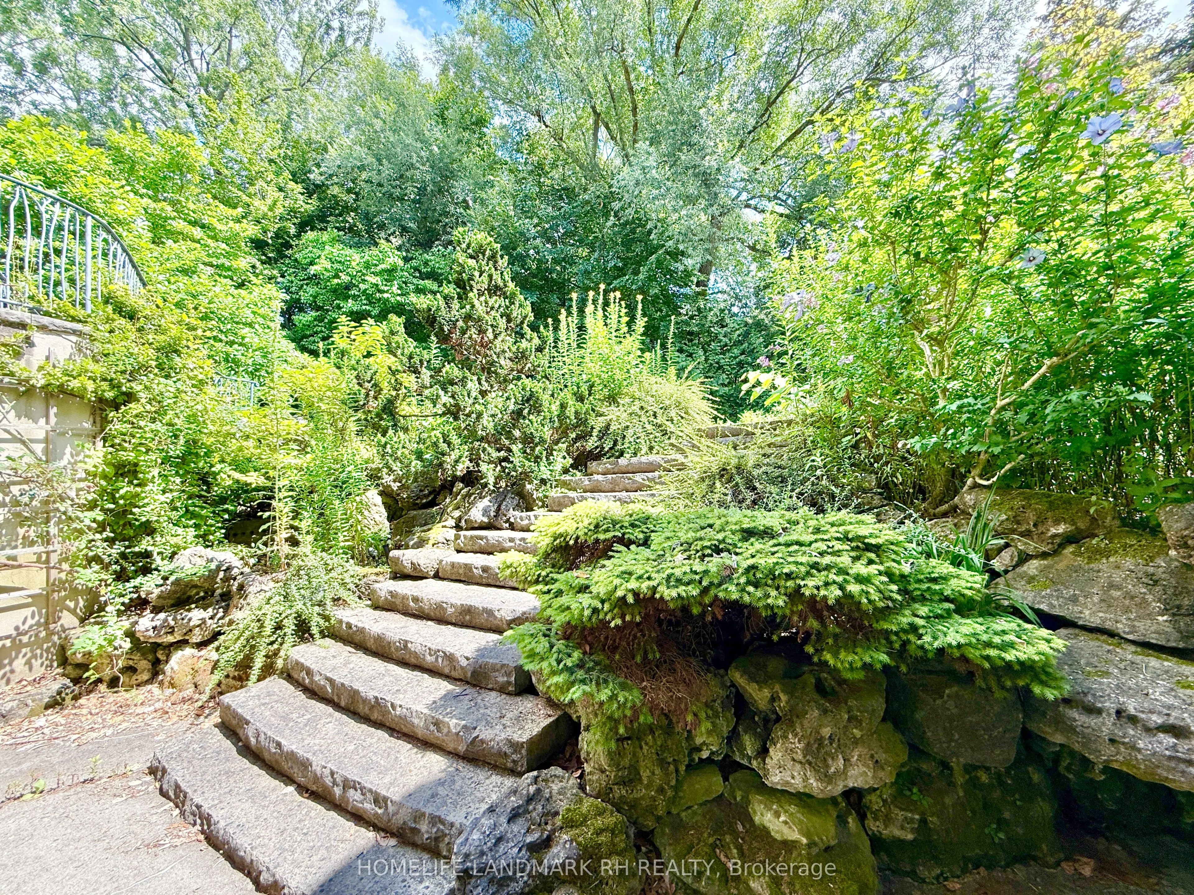 11 Chieftain Crescent