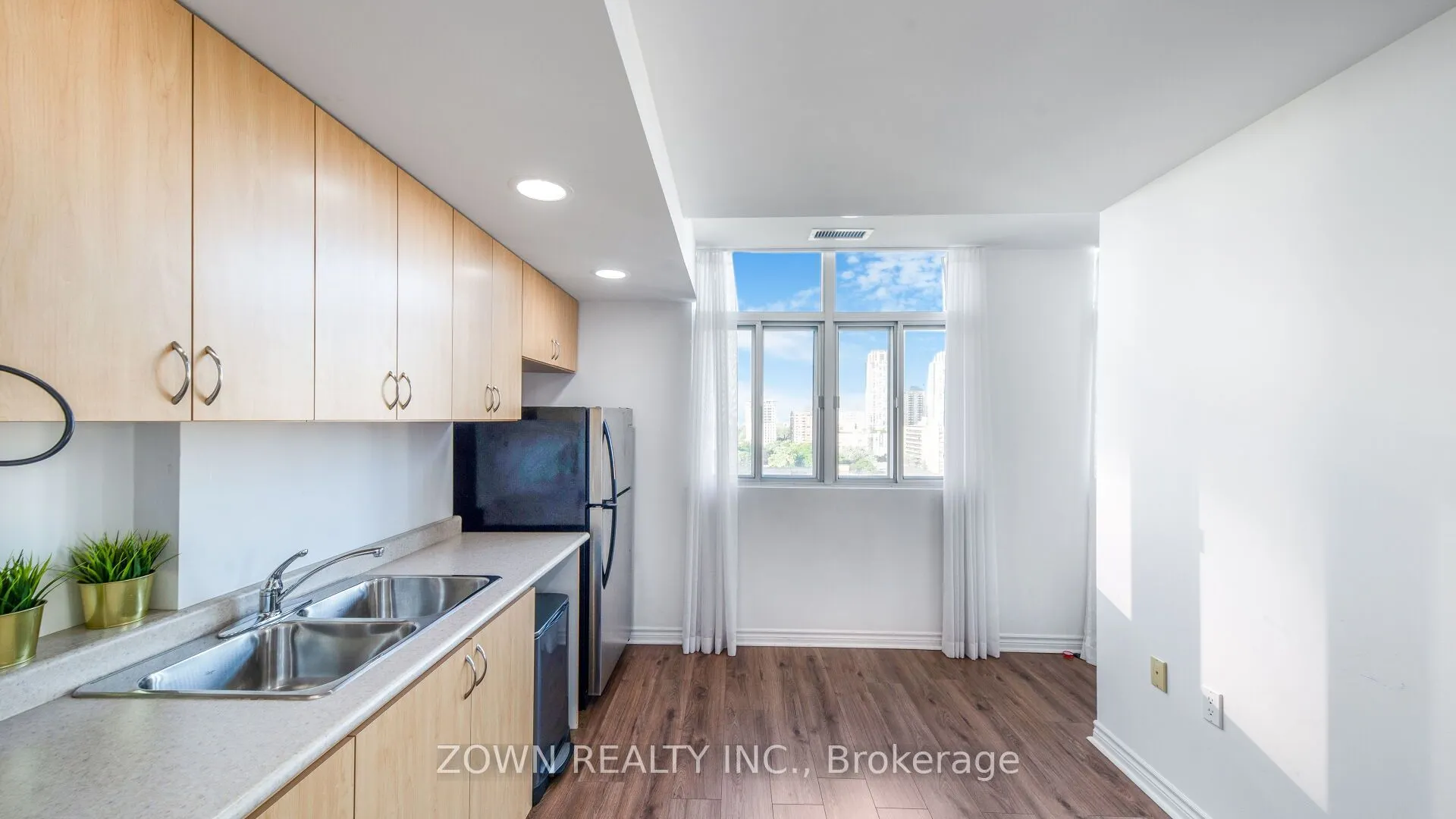 15 Maplewood Avenue, #1002