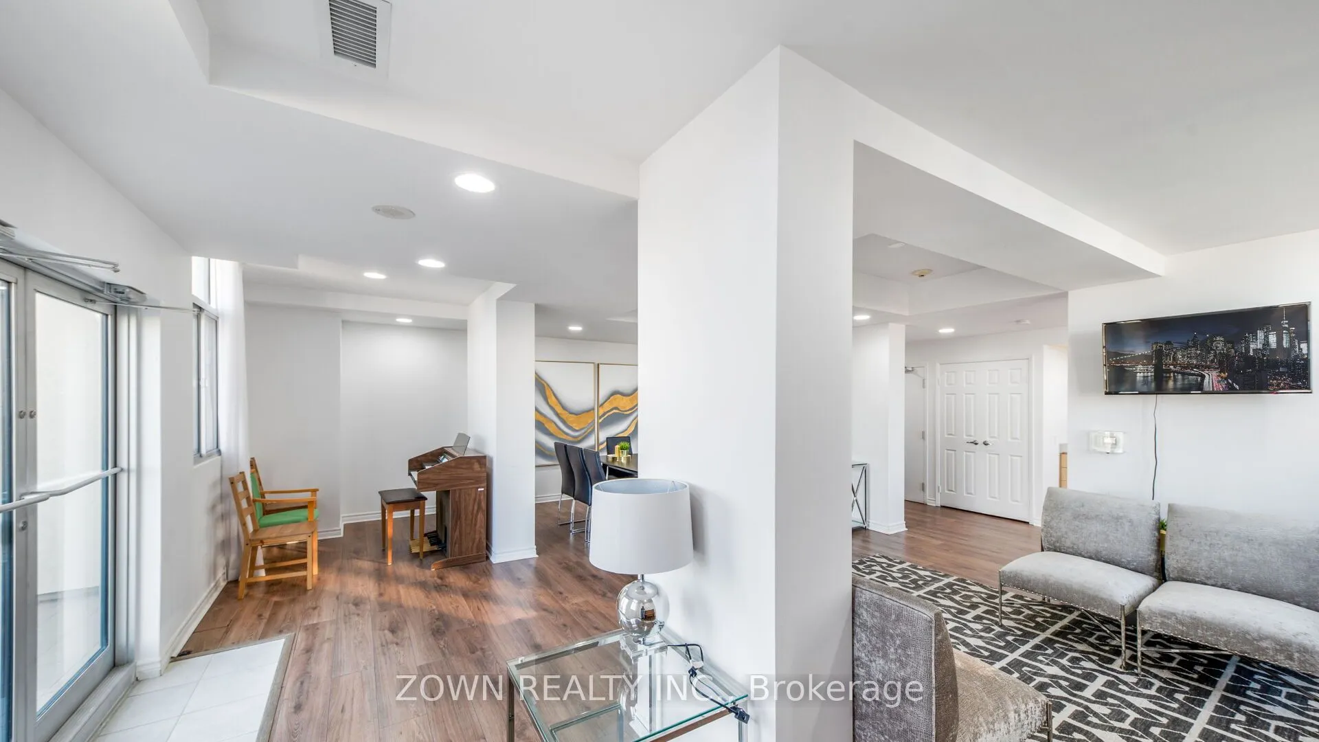 15 Maplewood Avenue, #1002