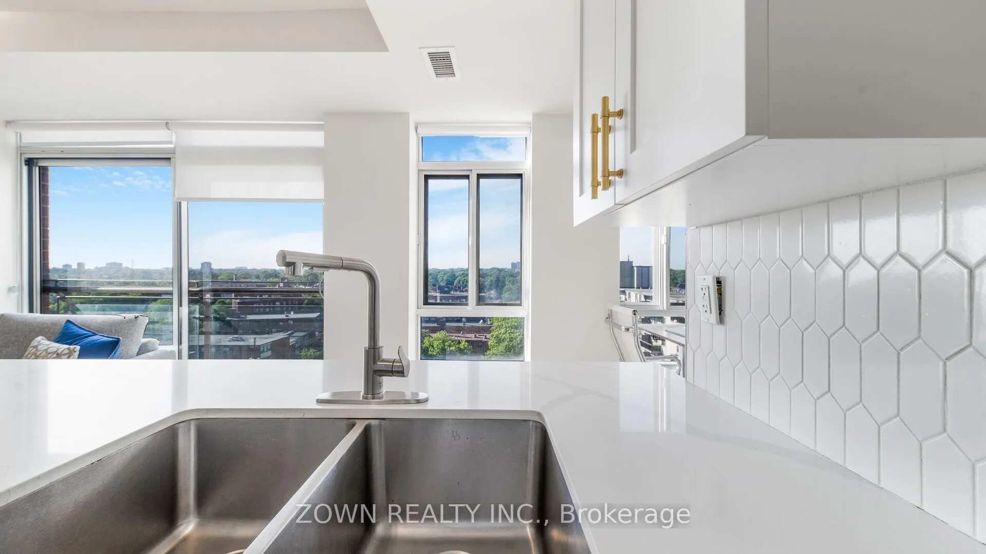 15 Maplewood Avenue, #1002