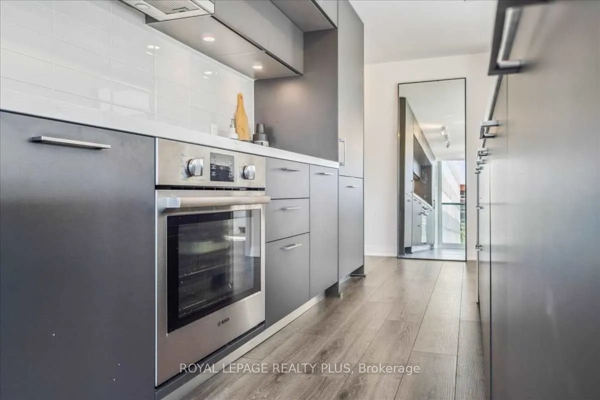 99 Foxbar Road SW, #302