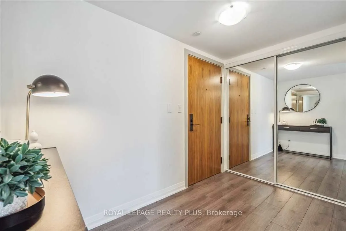 99 Foxbar Road SW, #302