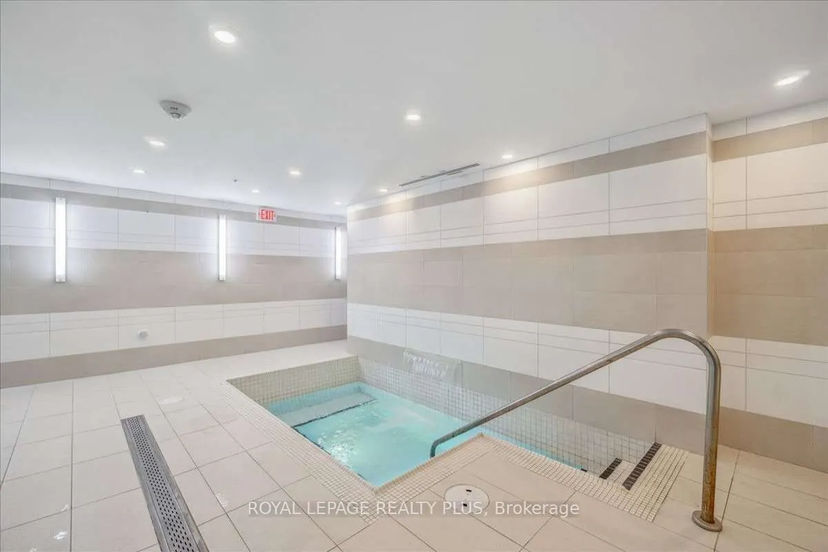 99 Foxbar Road SW, #302