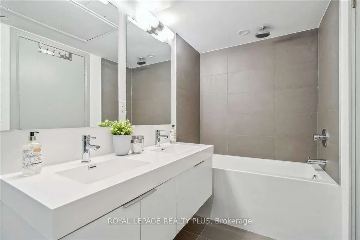 99 Foxbar Road SW, #302