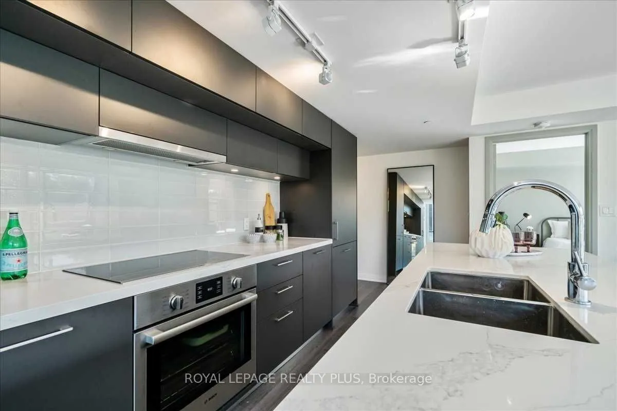 99 Foxbar Road SW, #302