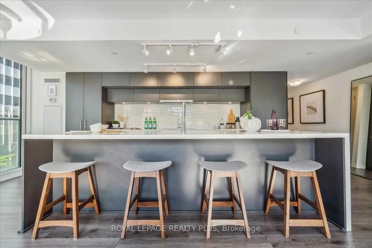 99 Foxbar Road SW, #302