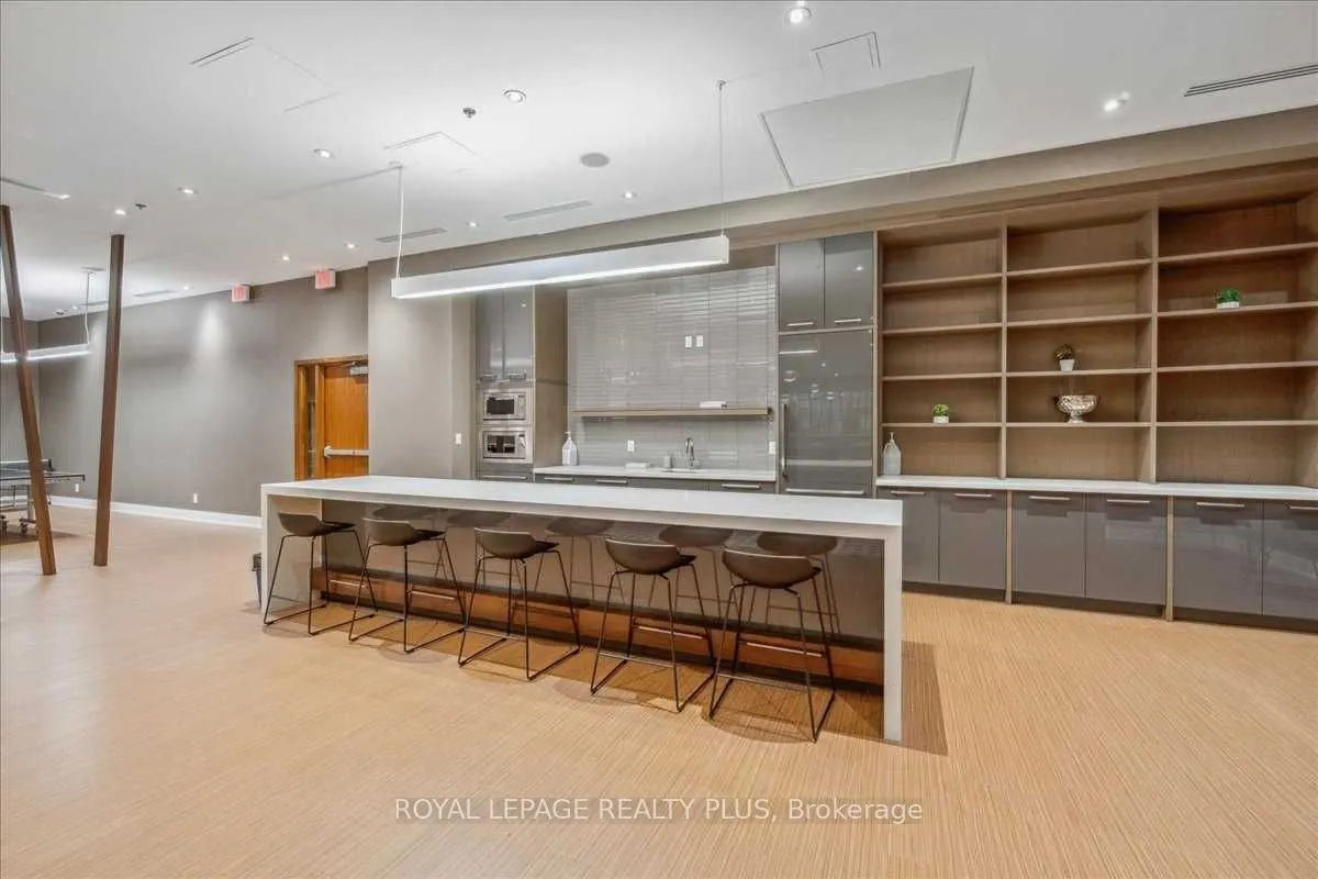 99 Foxbar Road SW, #302