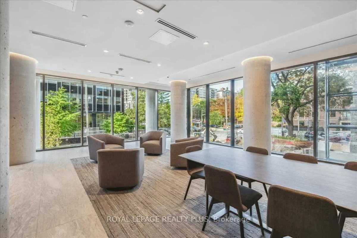 99 Foxbar Road SW, #302