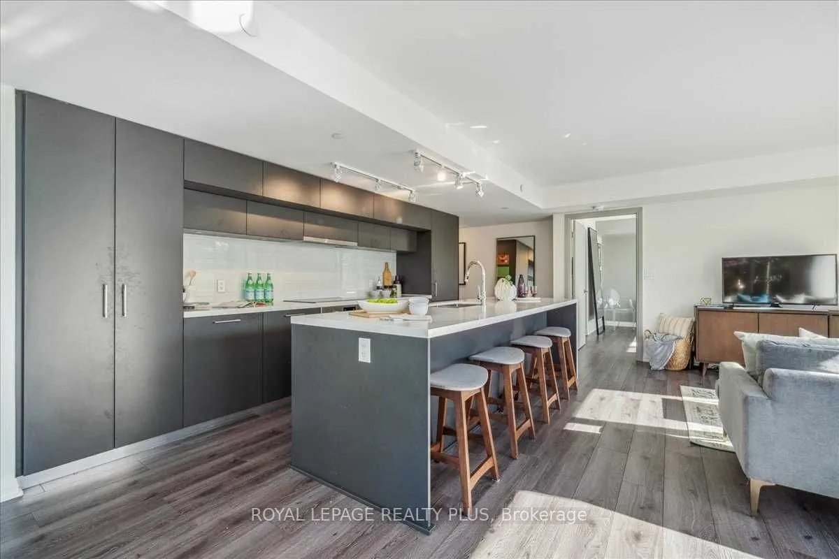 99 Foxbar Road SW, #302