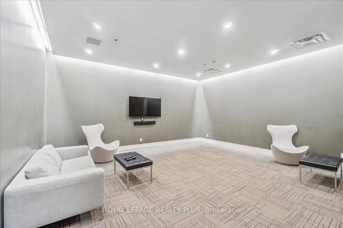 99 Foxbar Road SW, #302