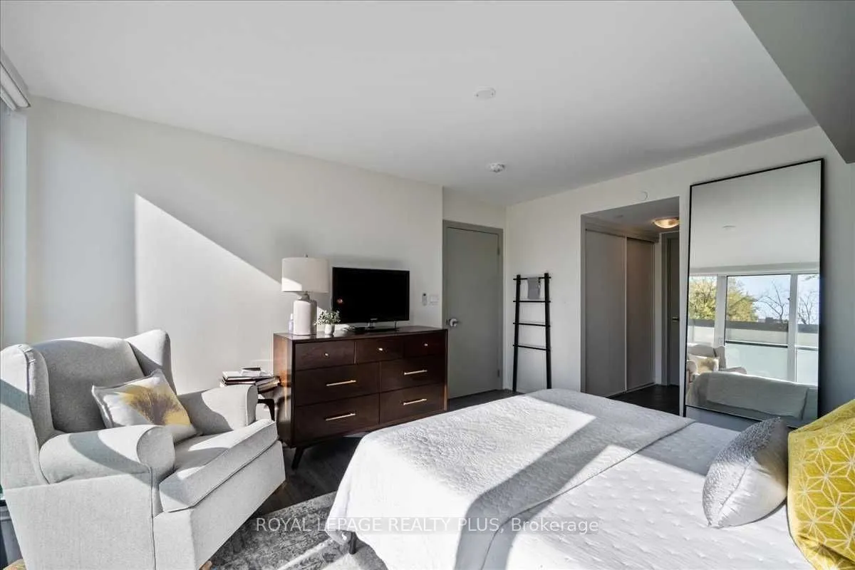 99 Foxbar Road SW, #302