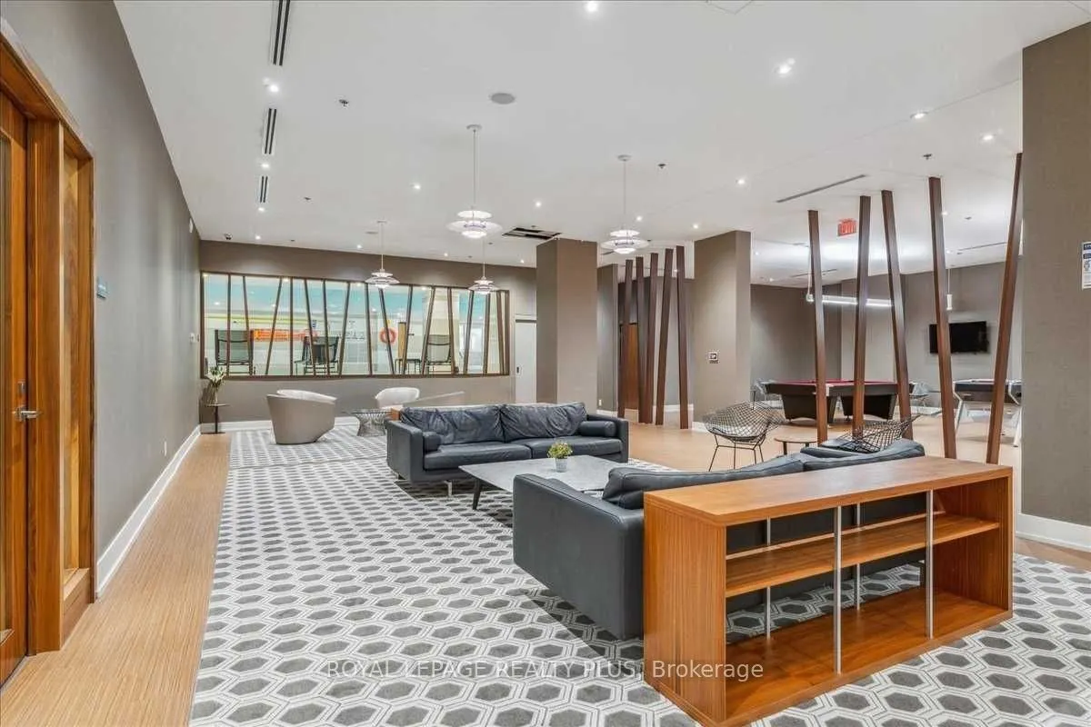 99 Foxbar Road SW, #302