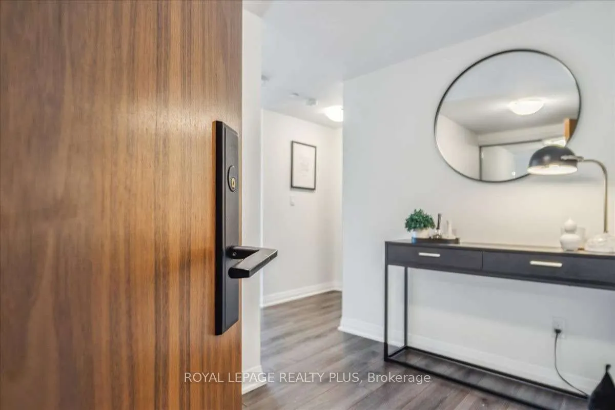 99 Foxbar Road SW, #302