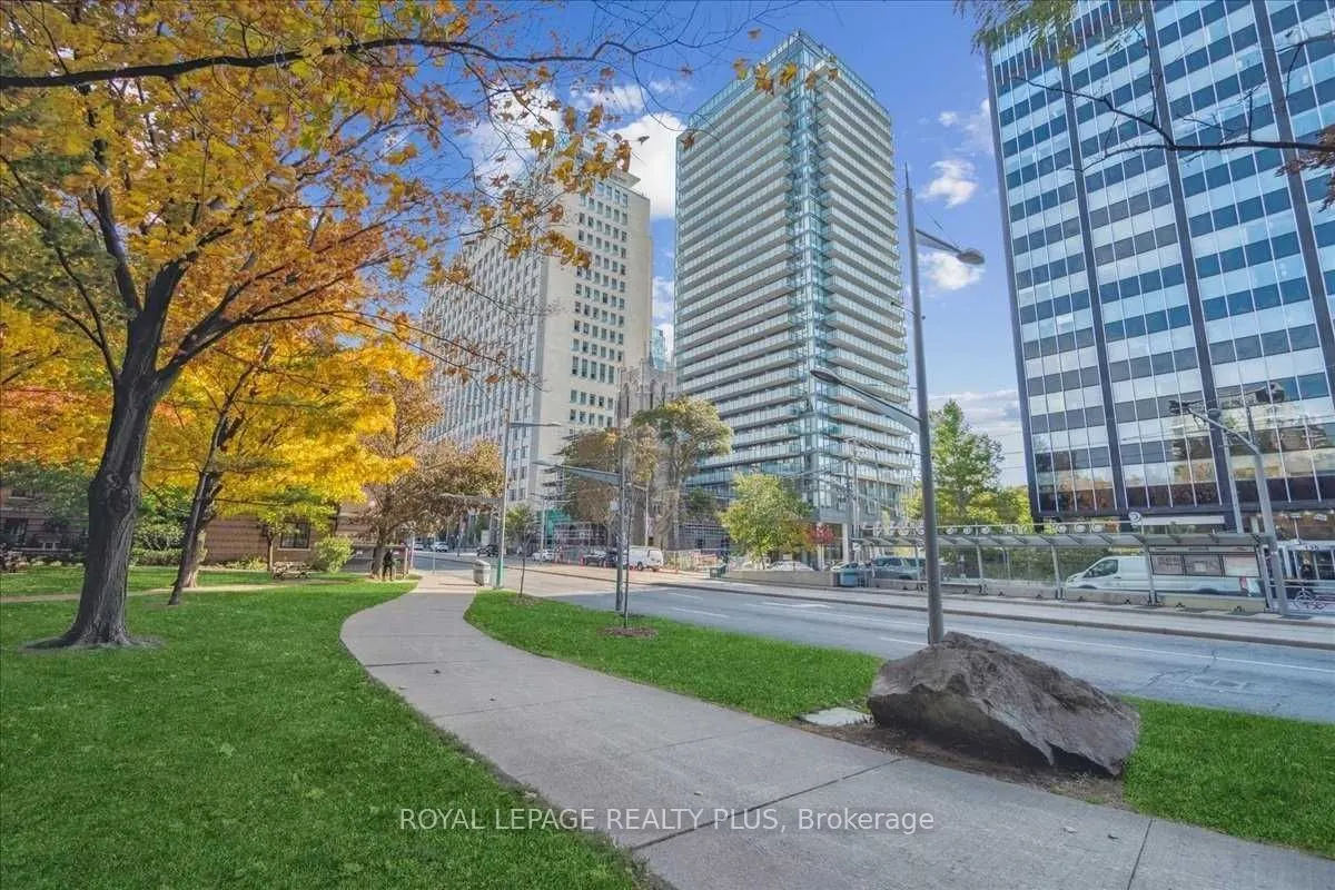99 Foxbar Road SW, #302