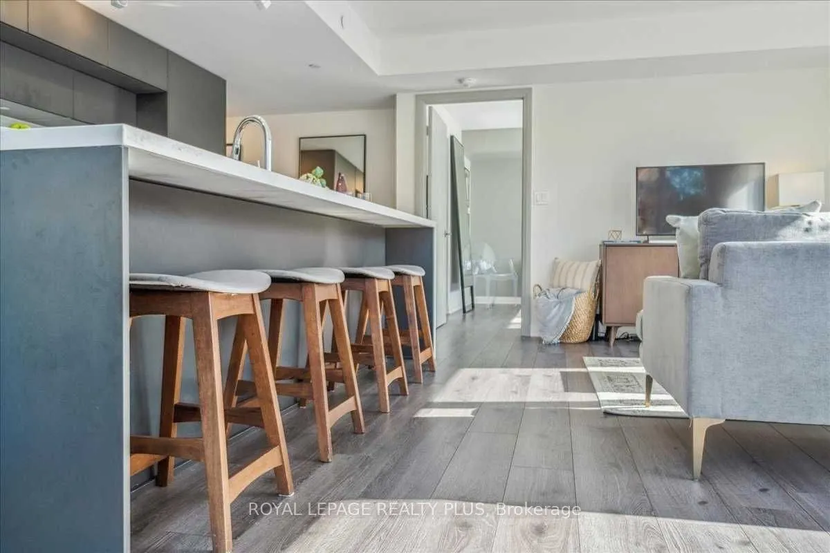 99 Foxbar Road SW, #302