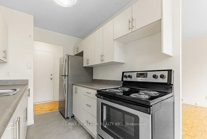 2895 Bathurst Street, #101