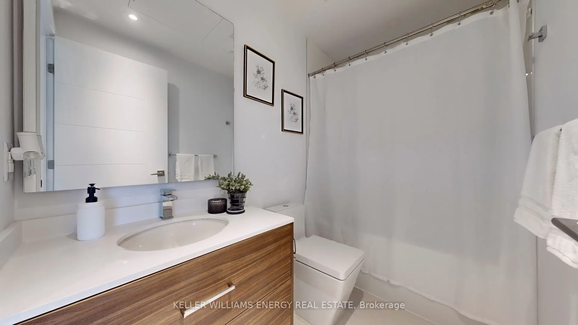 488 University Avenue, #3307