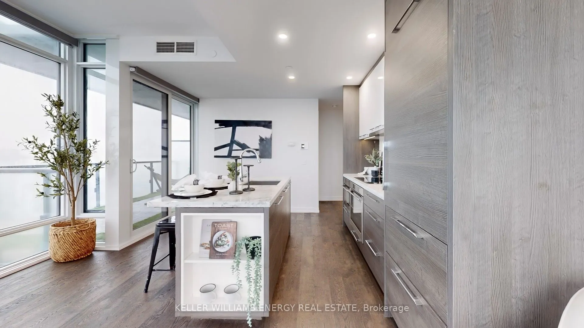 488 University Avenue, #3307