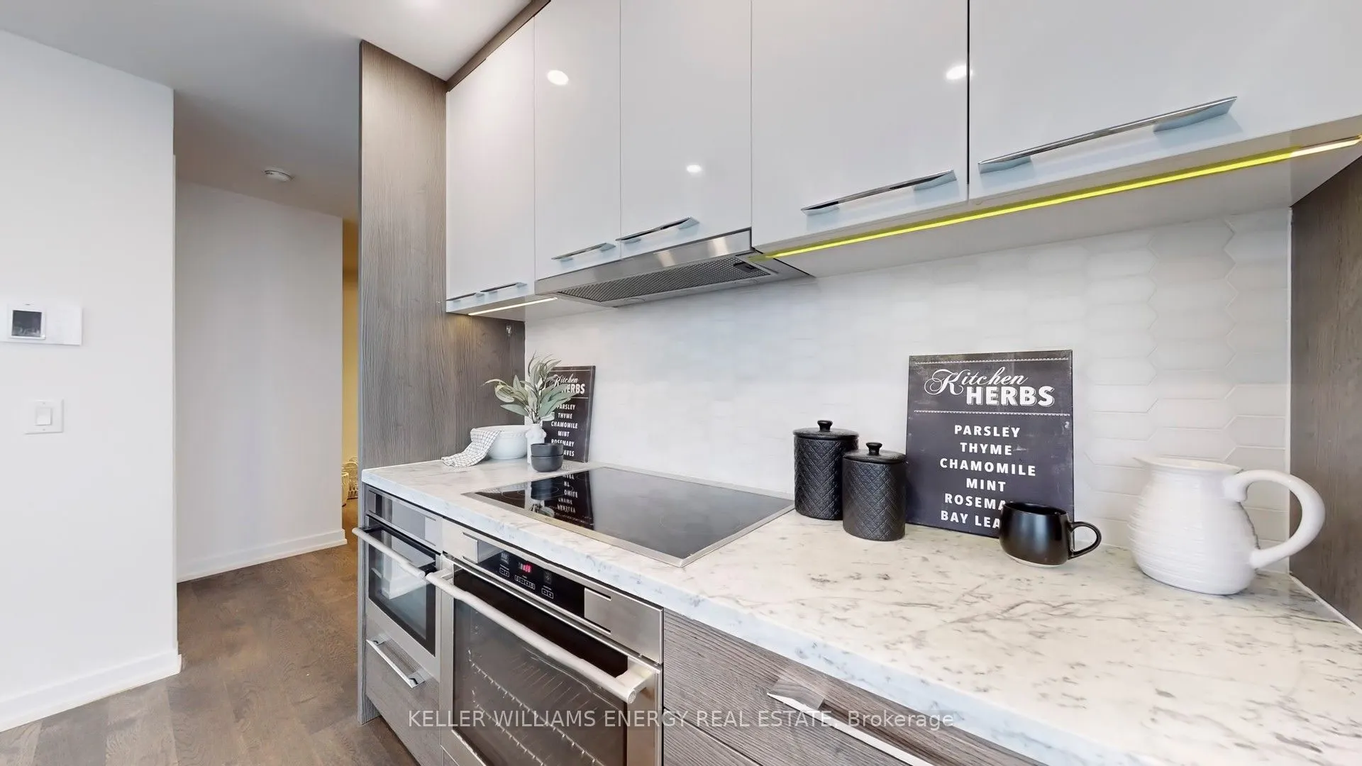 488 University Avenue, #3307