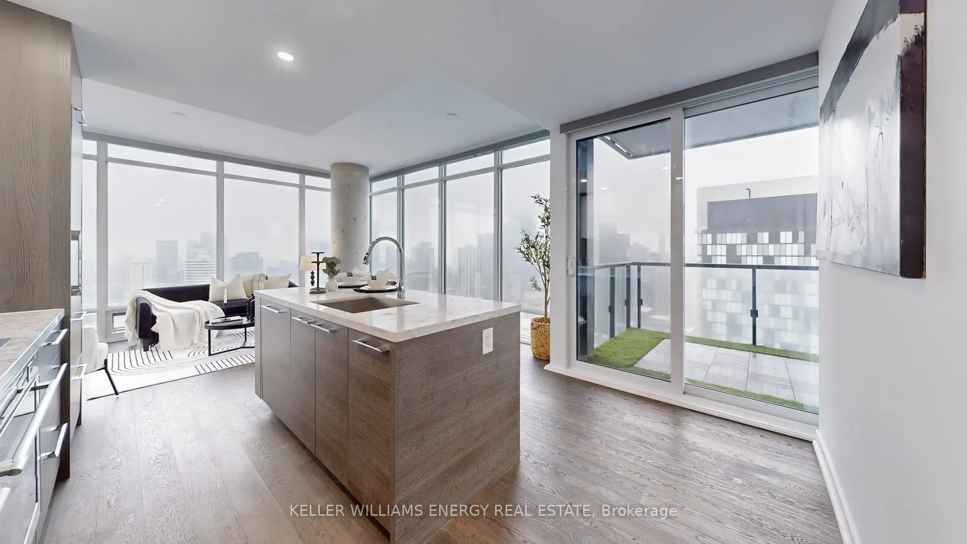 488 University Avenue, #3307