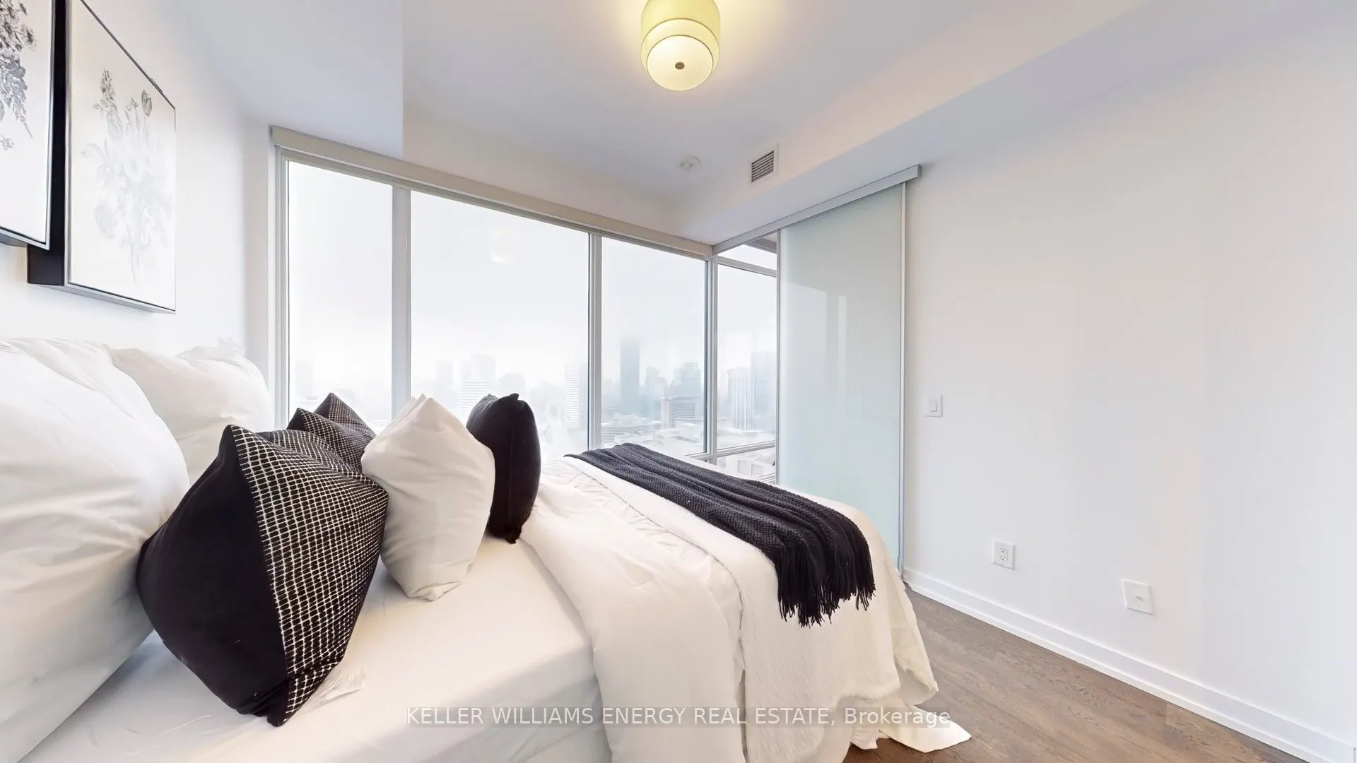 488 University Avenue, #3307