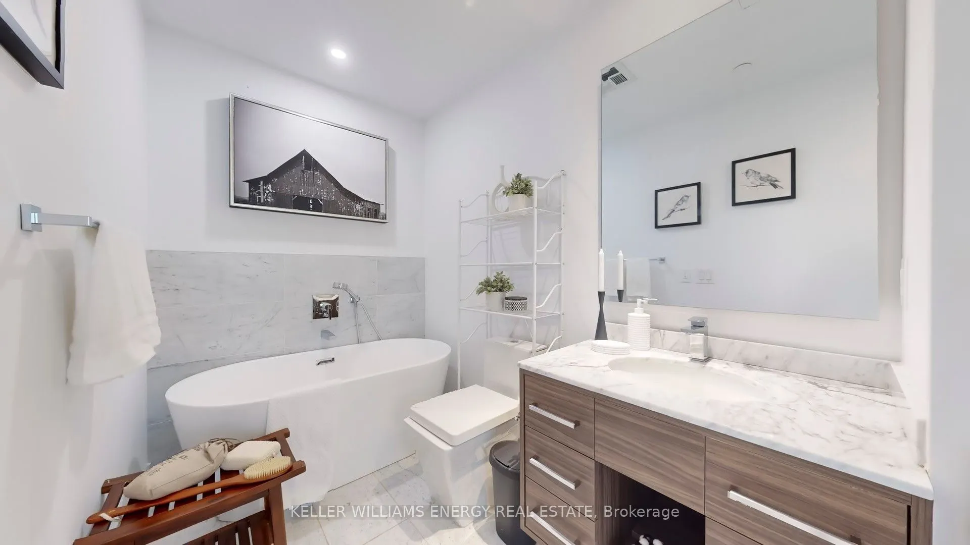 488 University Avenue, #3307