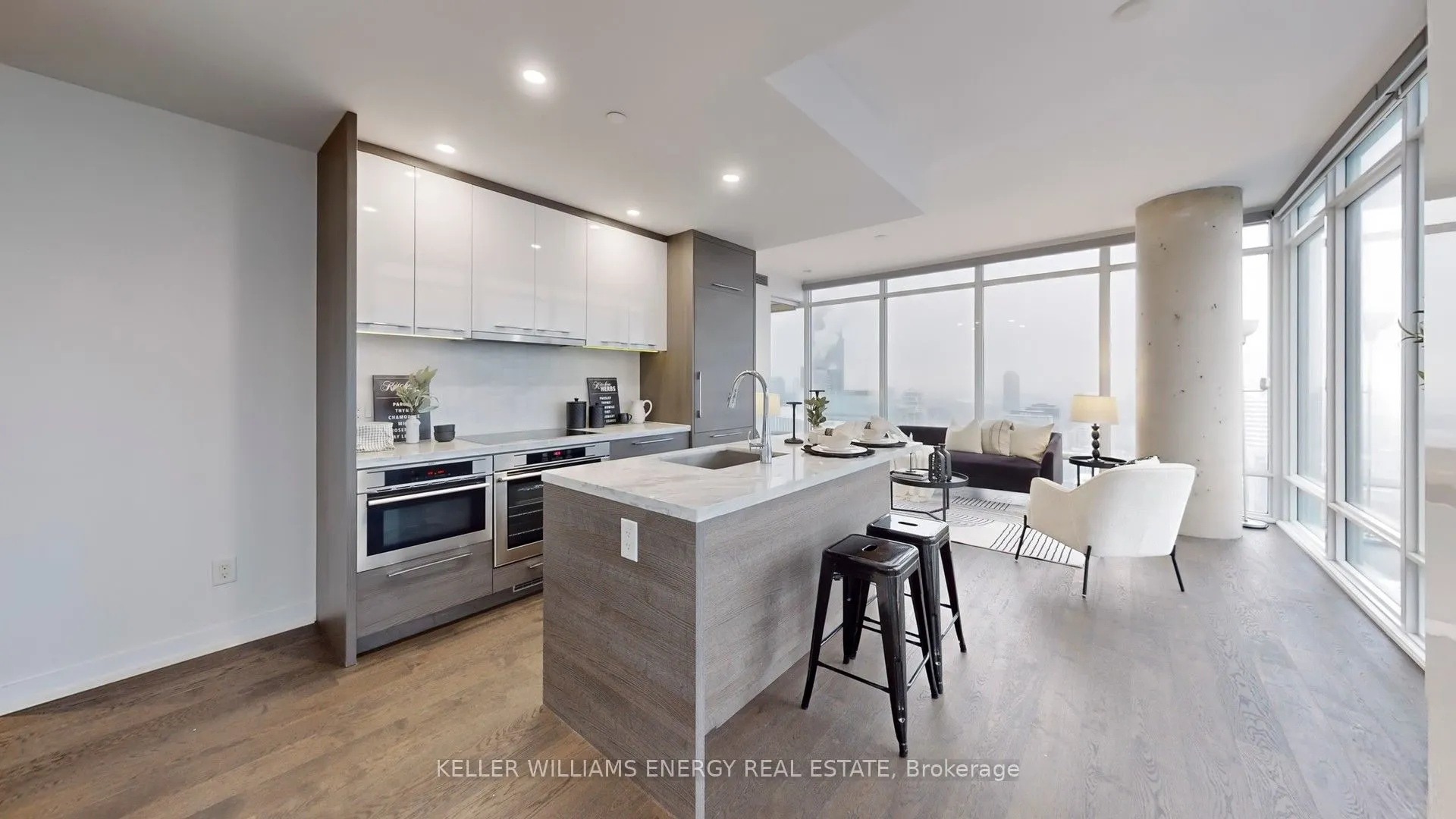 488 University Avenue, #3307