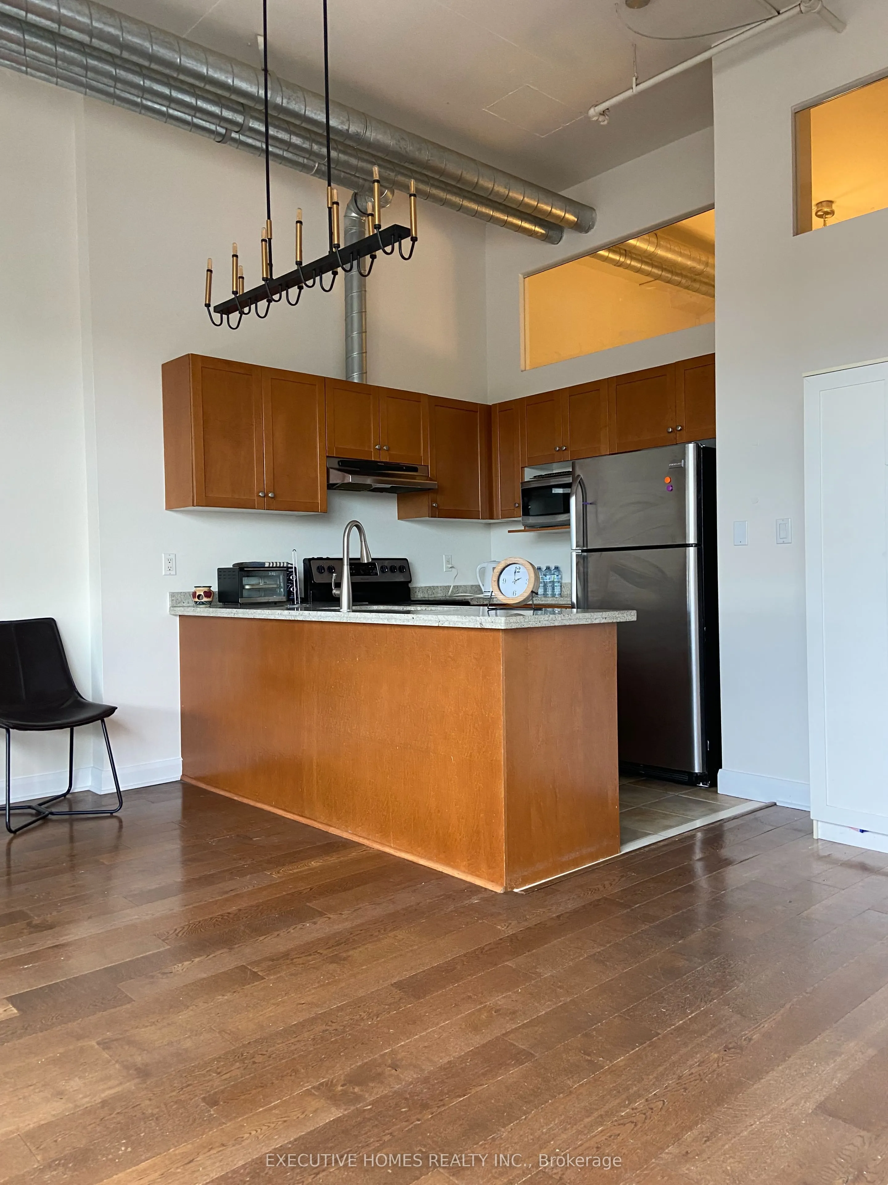 700 King Street W, #1004