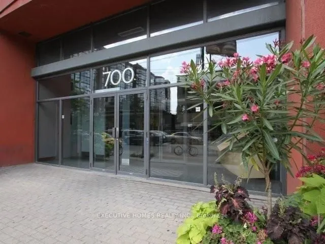 700 King Street W, #1004