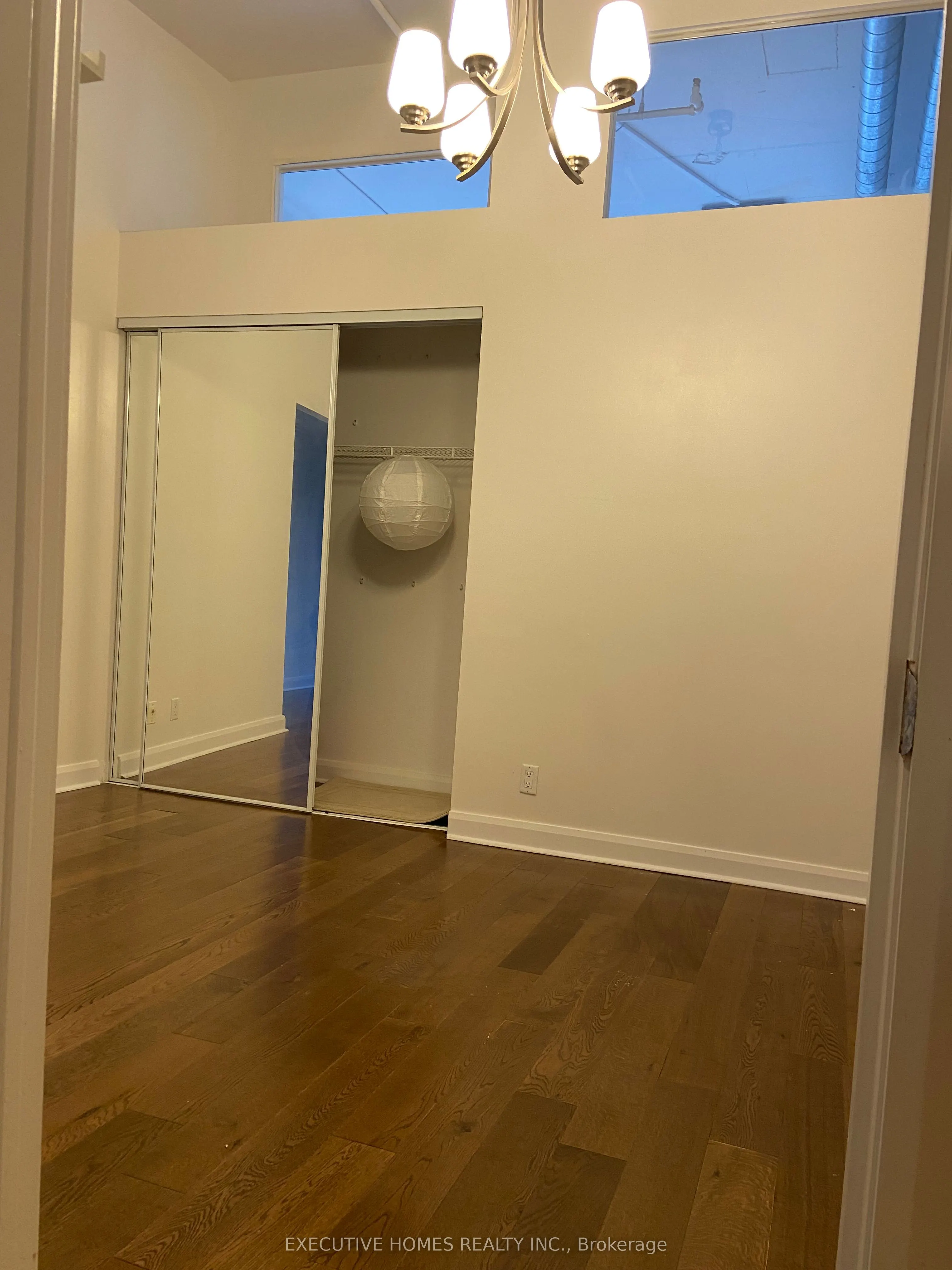 700 King Street W, #1004