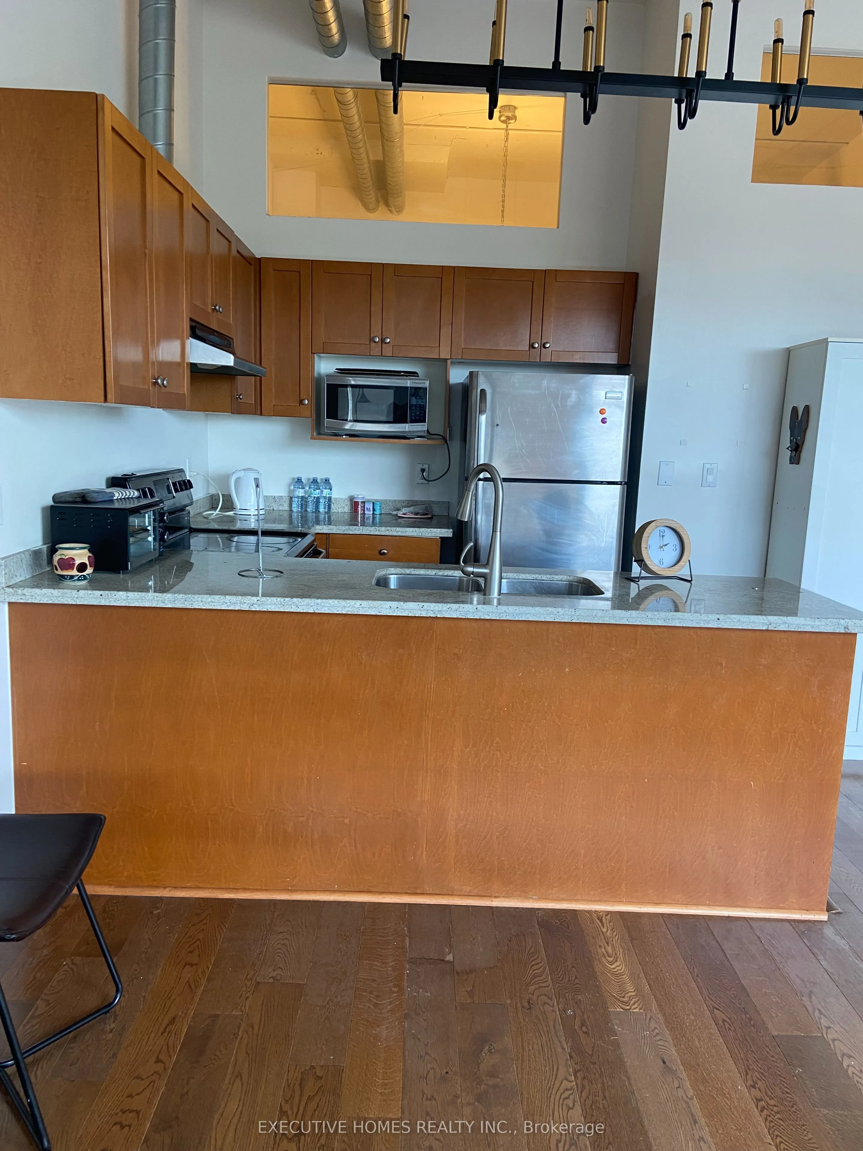 700 King Street W, #1004