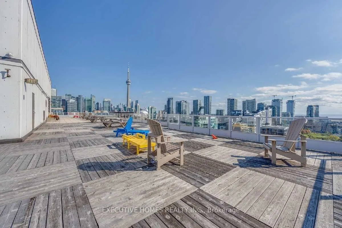 700 King Street W, #1004