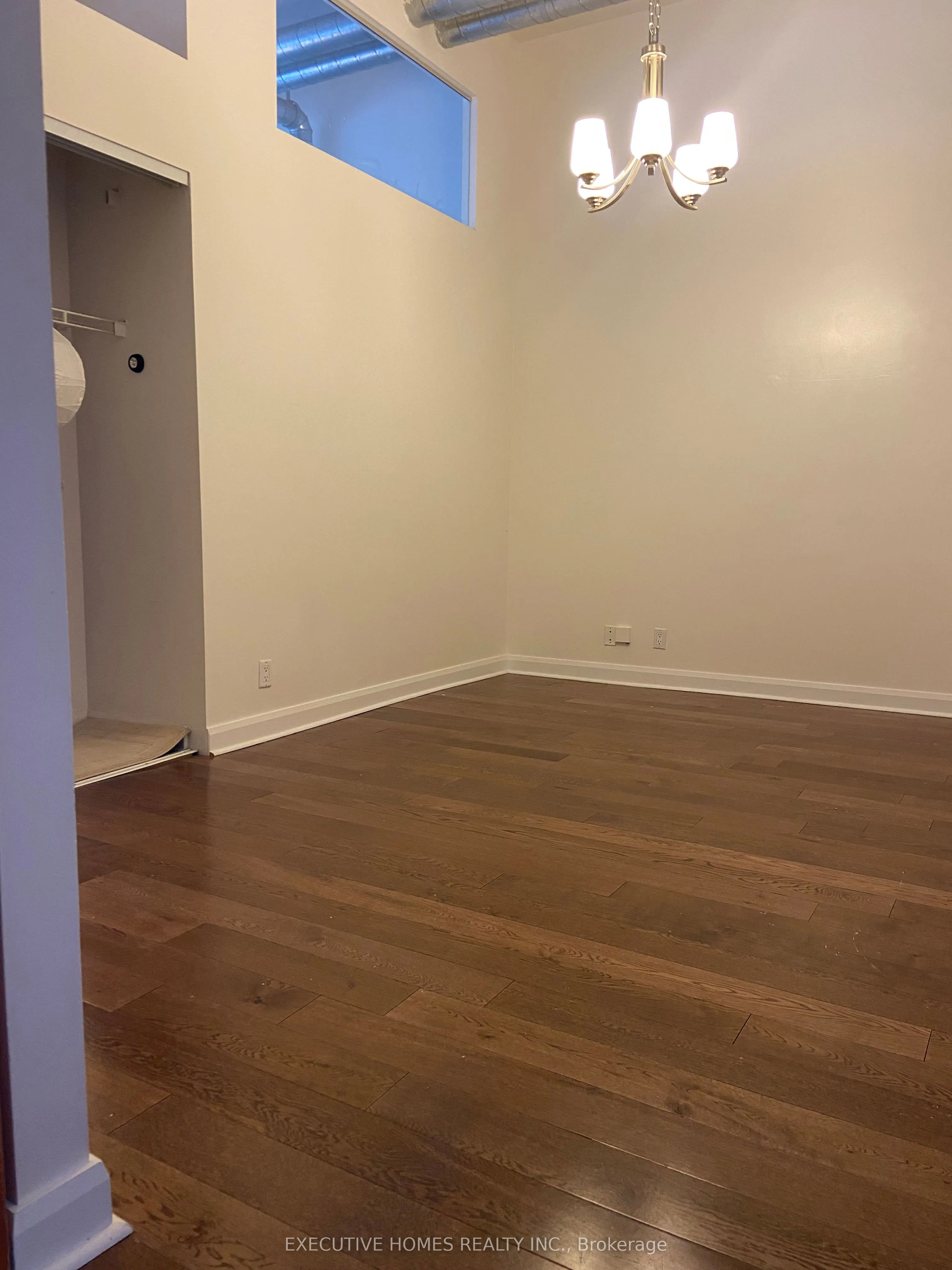 700 King Street W, #1004