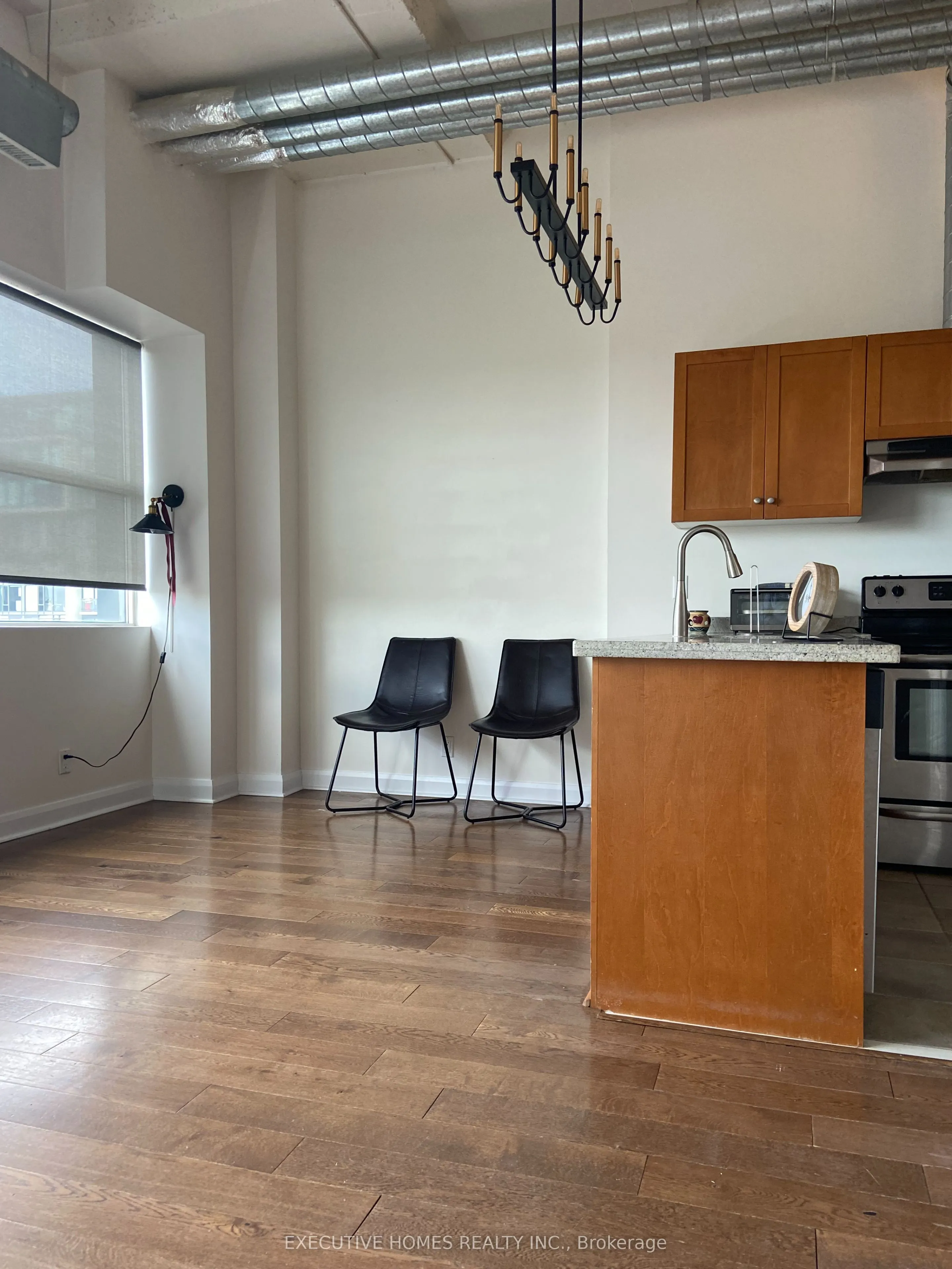700 King Street W, #1004