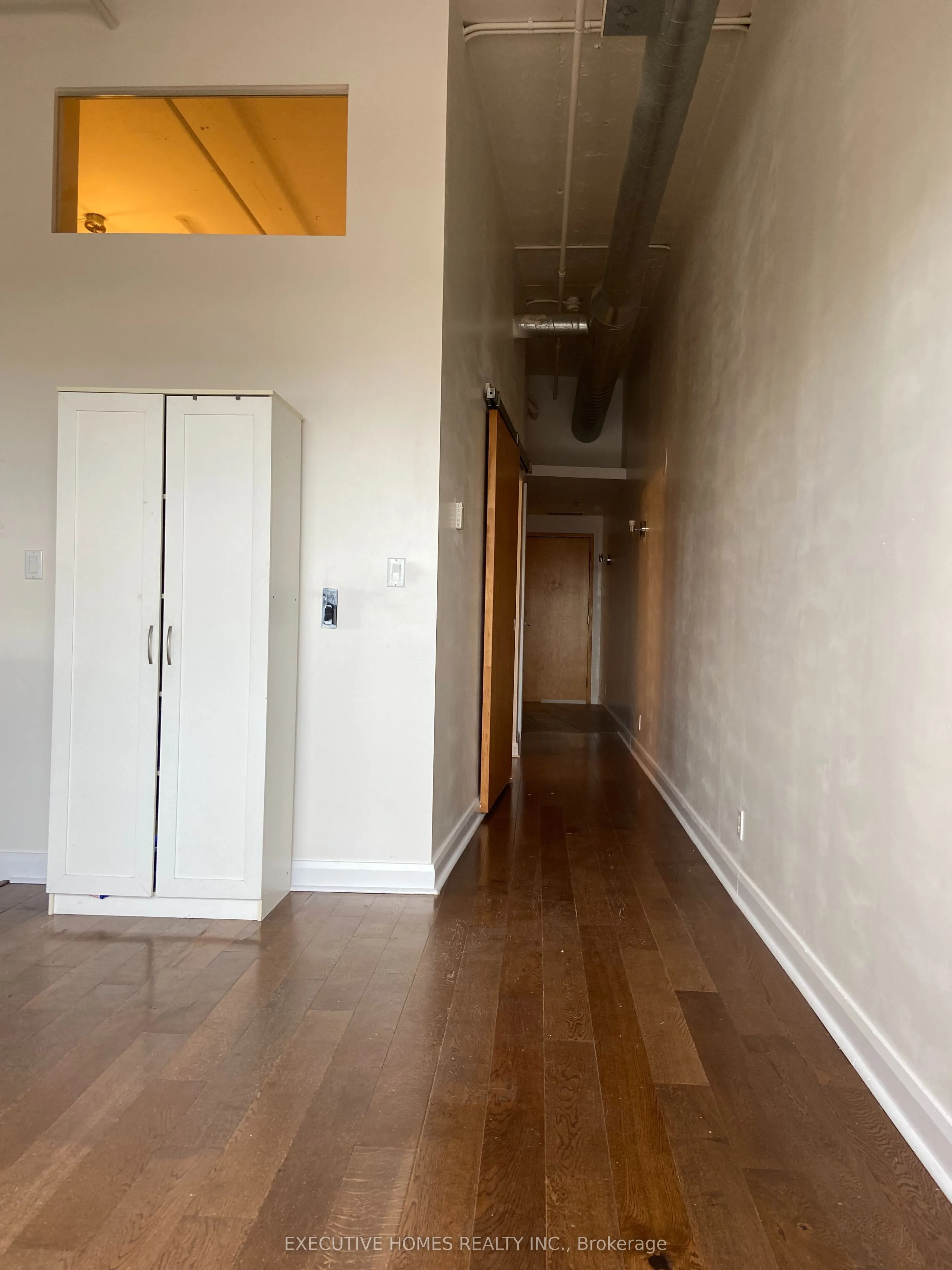 700 King Street W, #1004