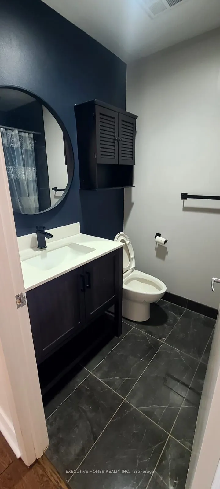 700 King Street W, #1004