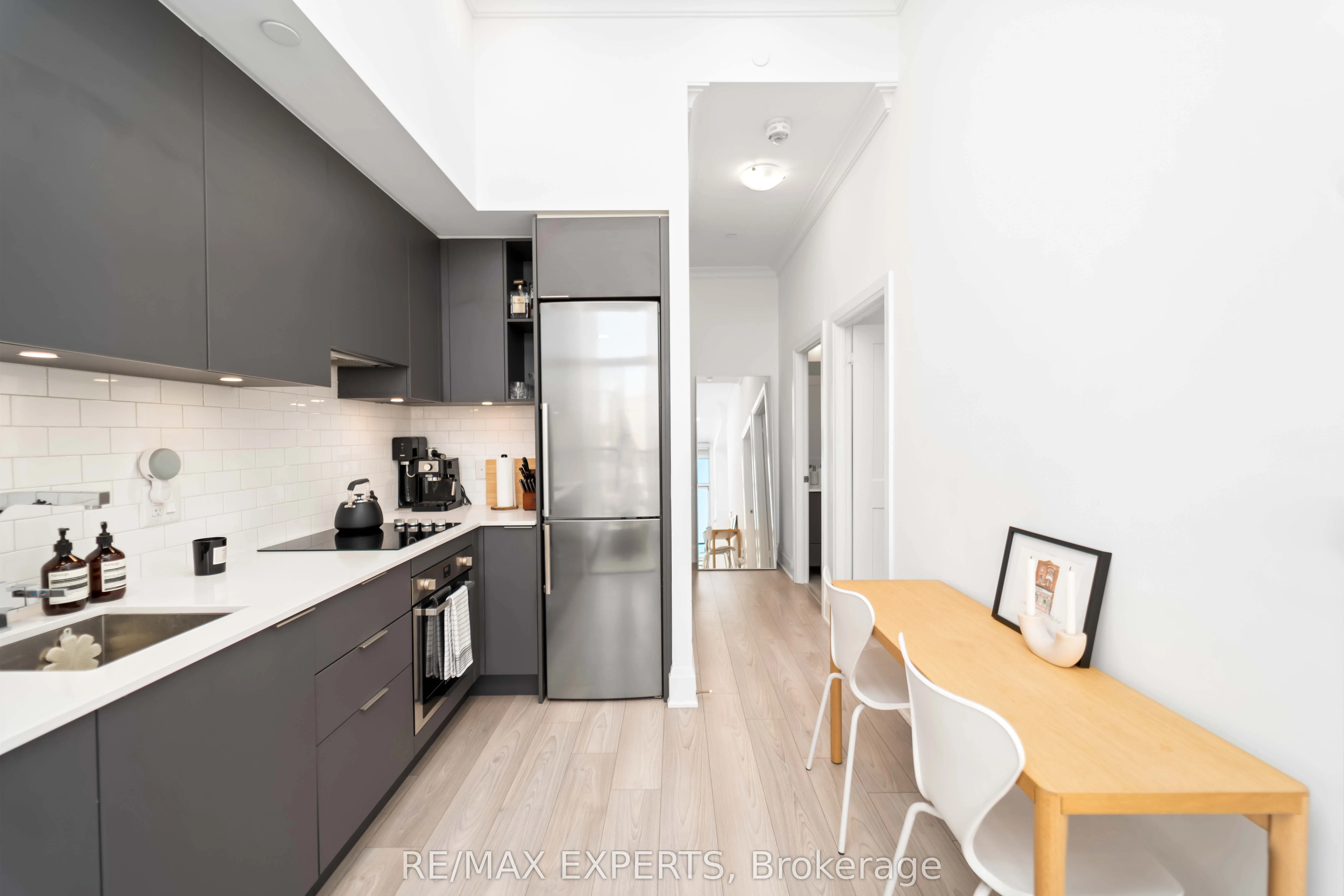 120 Parliament Street, #902