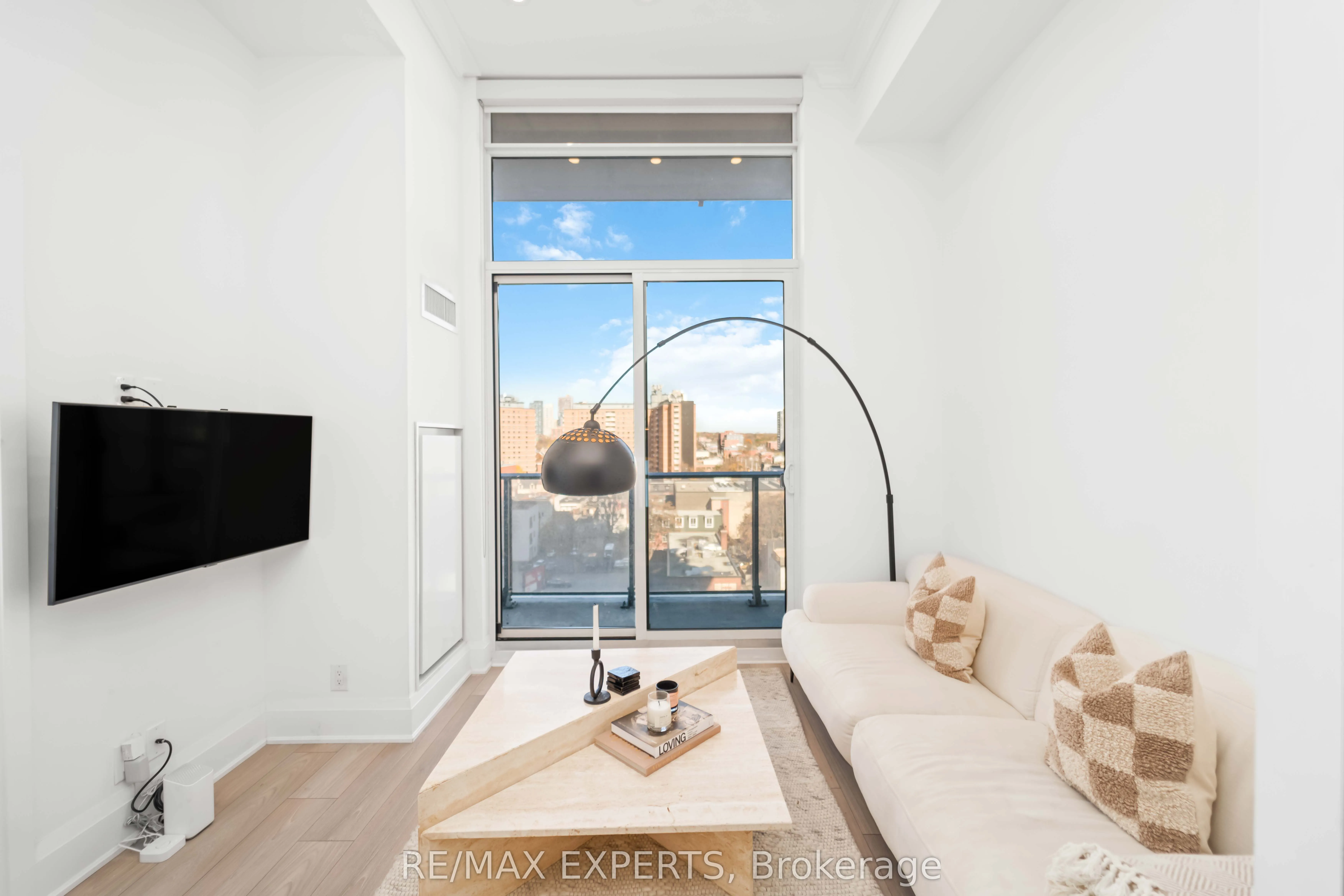 120 Parliament Street, #902