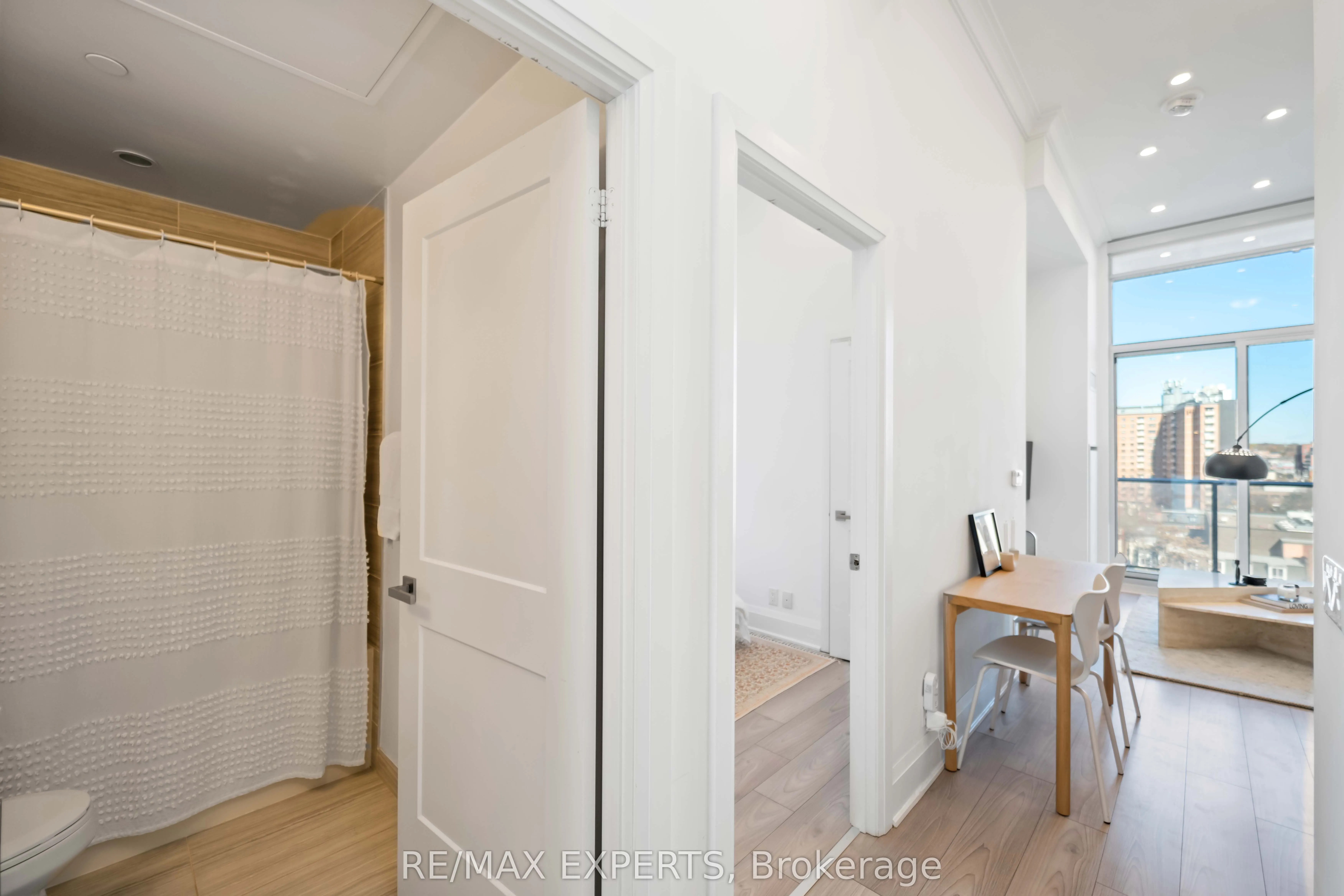 120 Parliament Street, #902