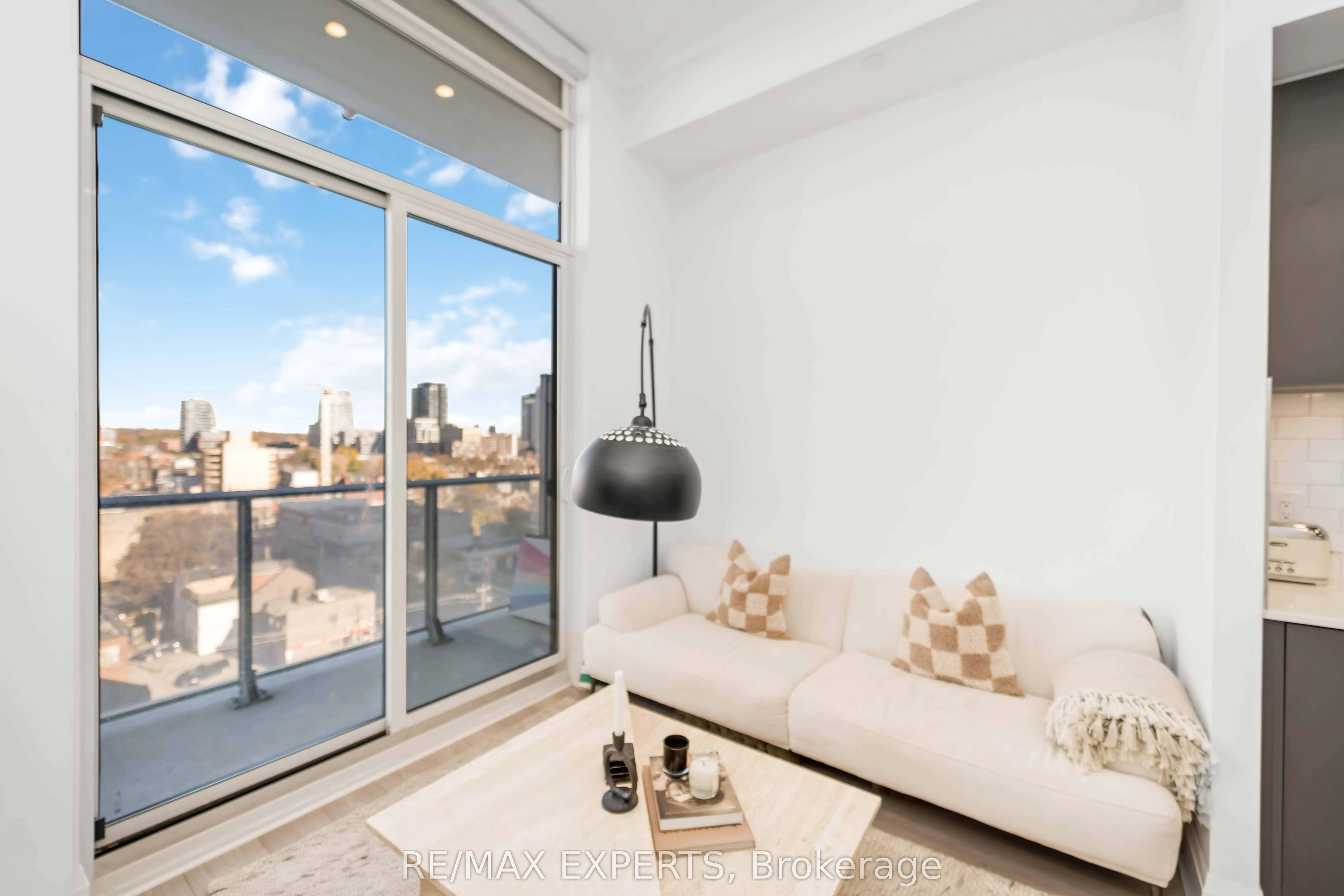 120 Parliament Street, #902