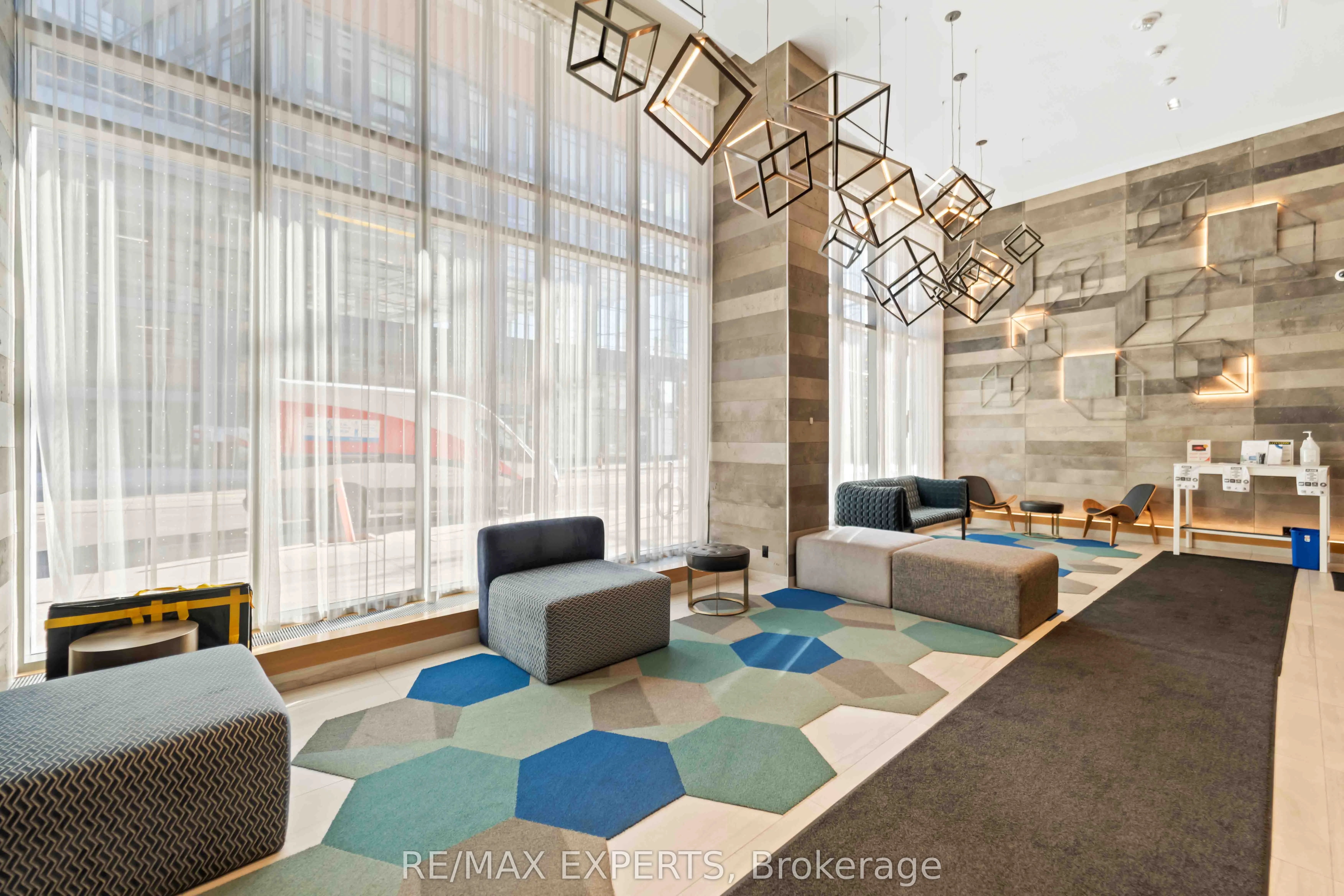 120 Parliament Street, #902