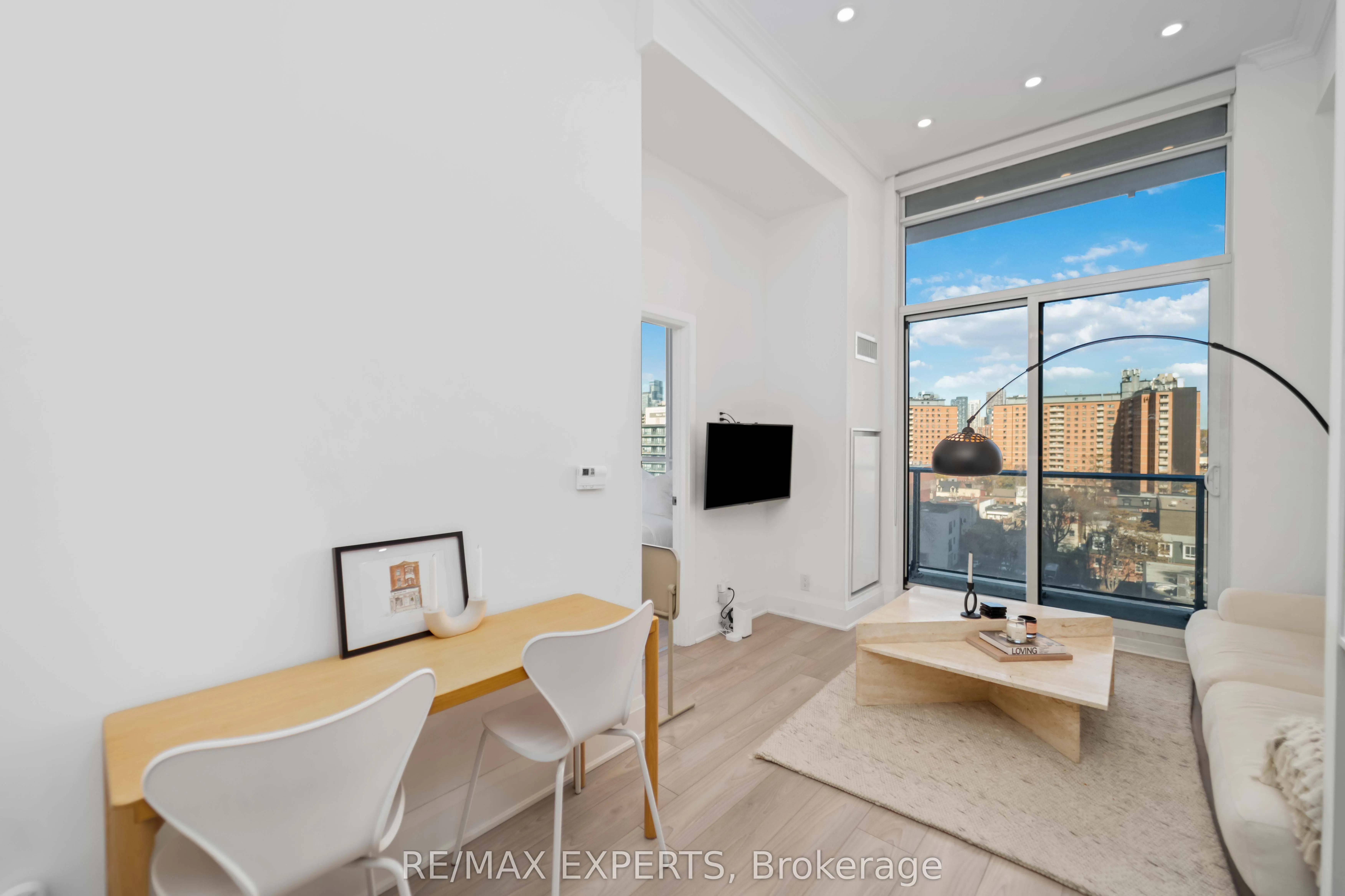120 Parliament Street, #902