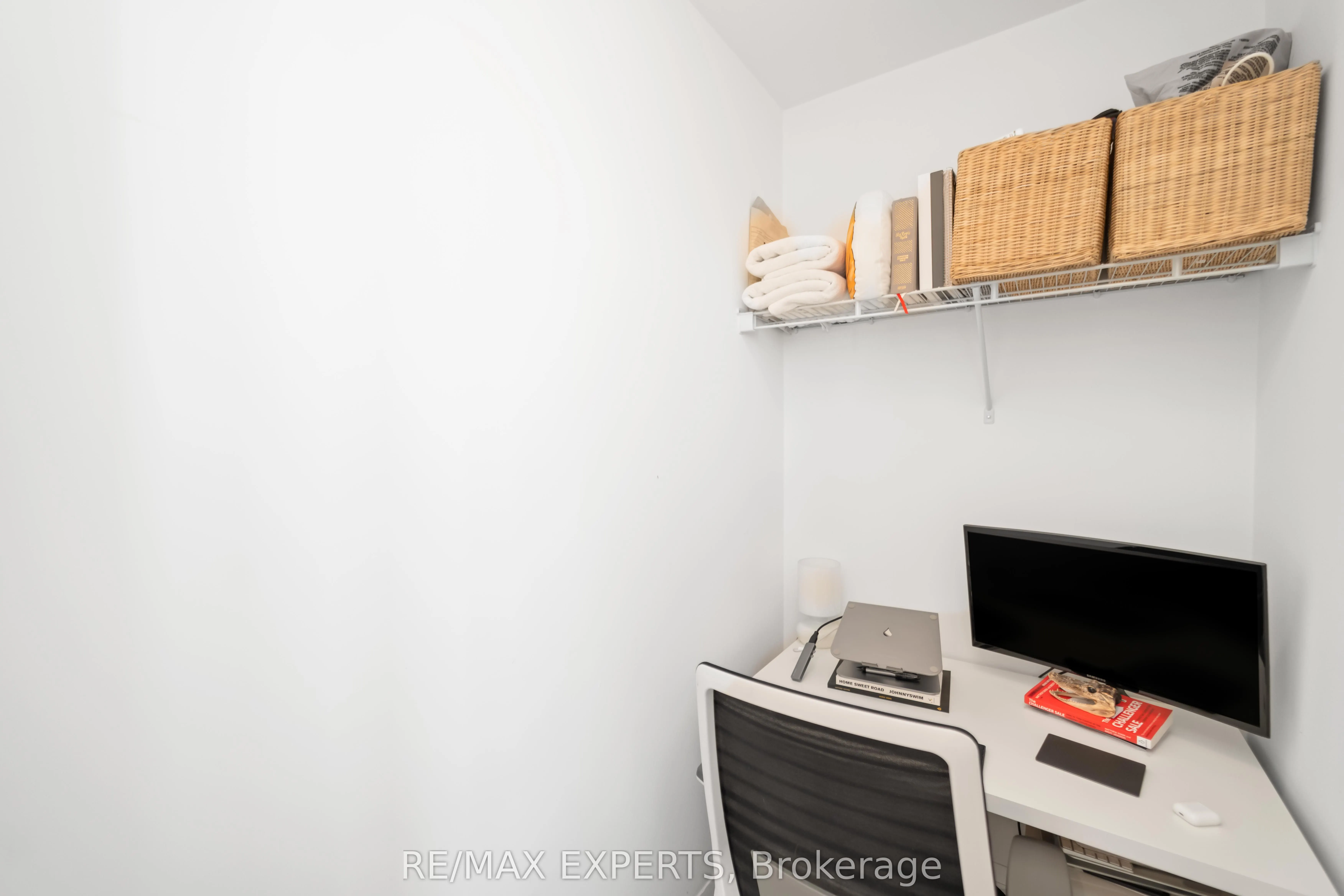 120 Parliament Street, #902