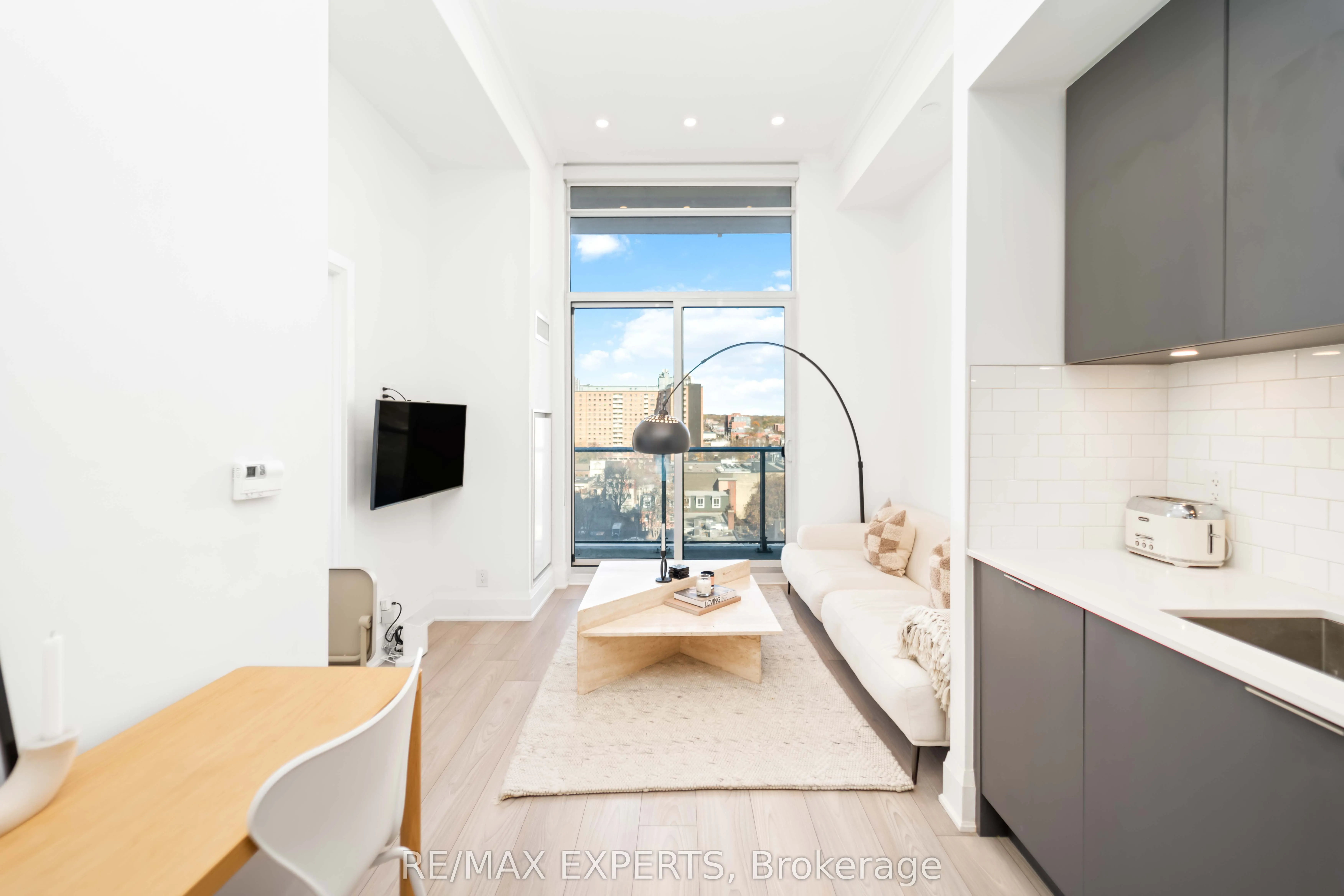 120 Parliament Street, #902