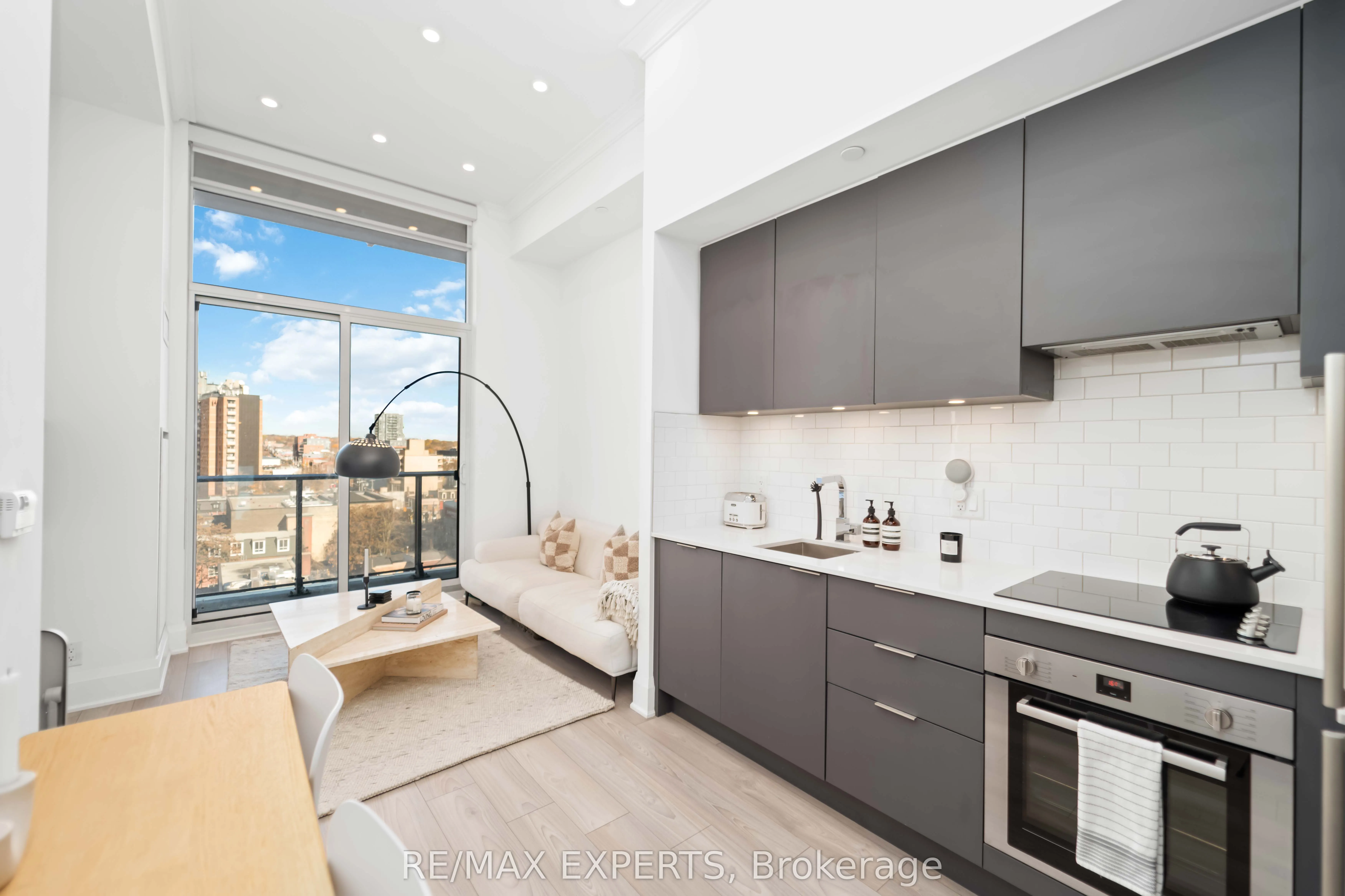 120 Parliament Street, #902