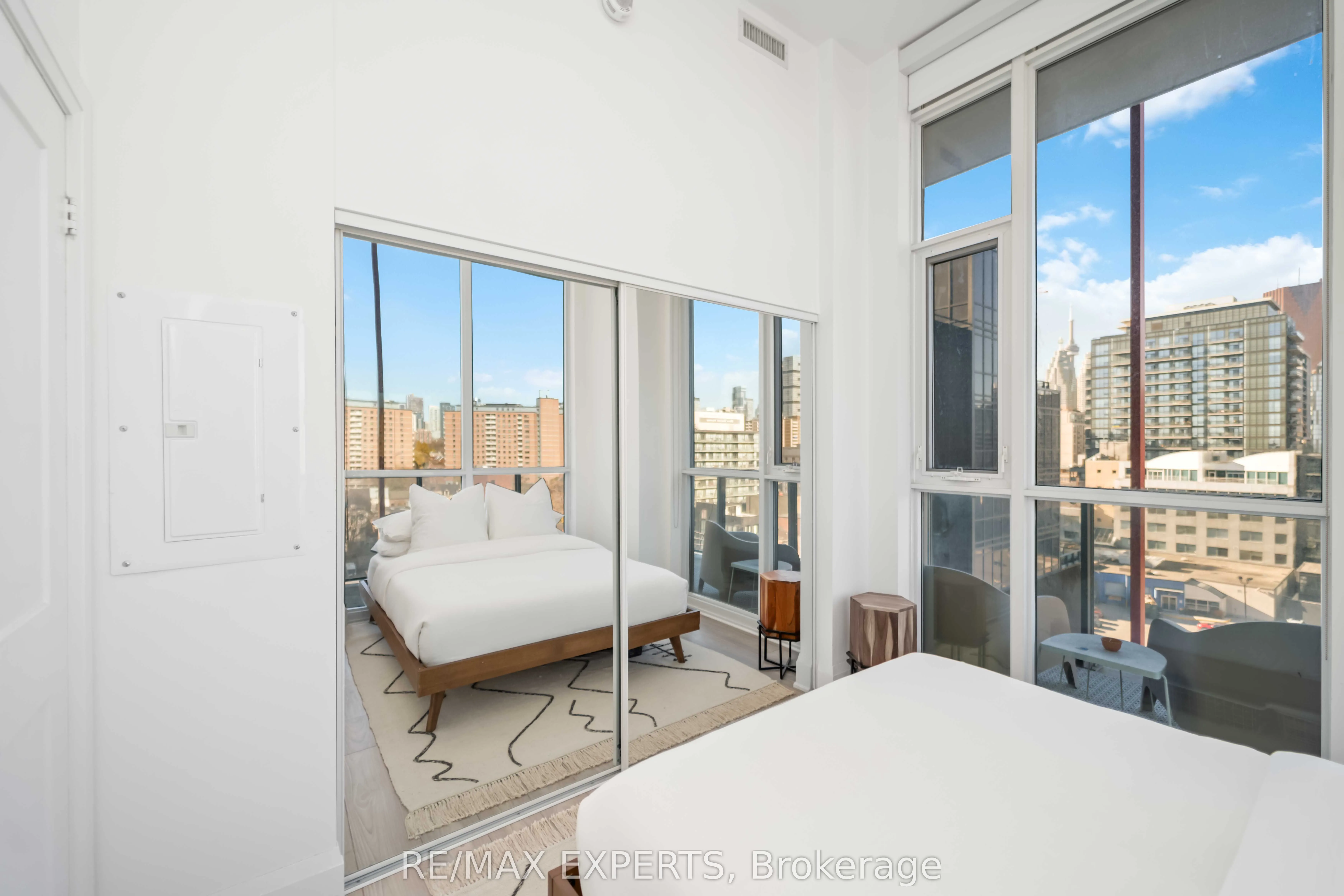 120 Parliament Street, #902