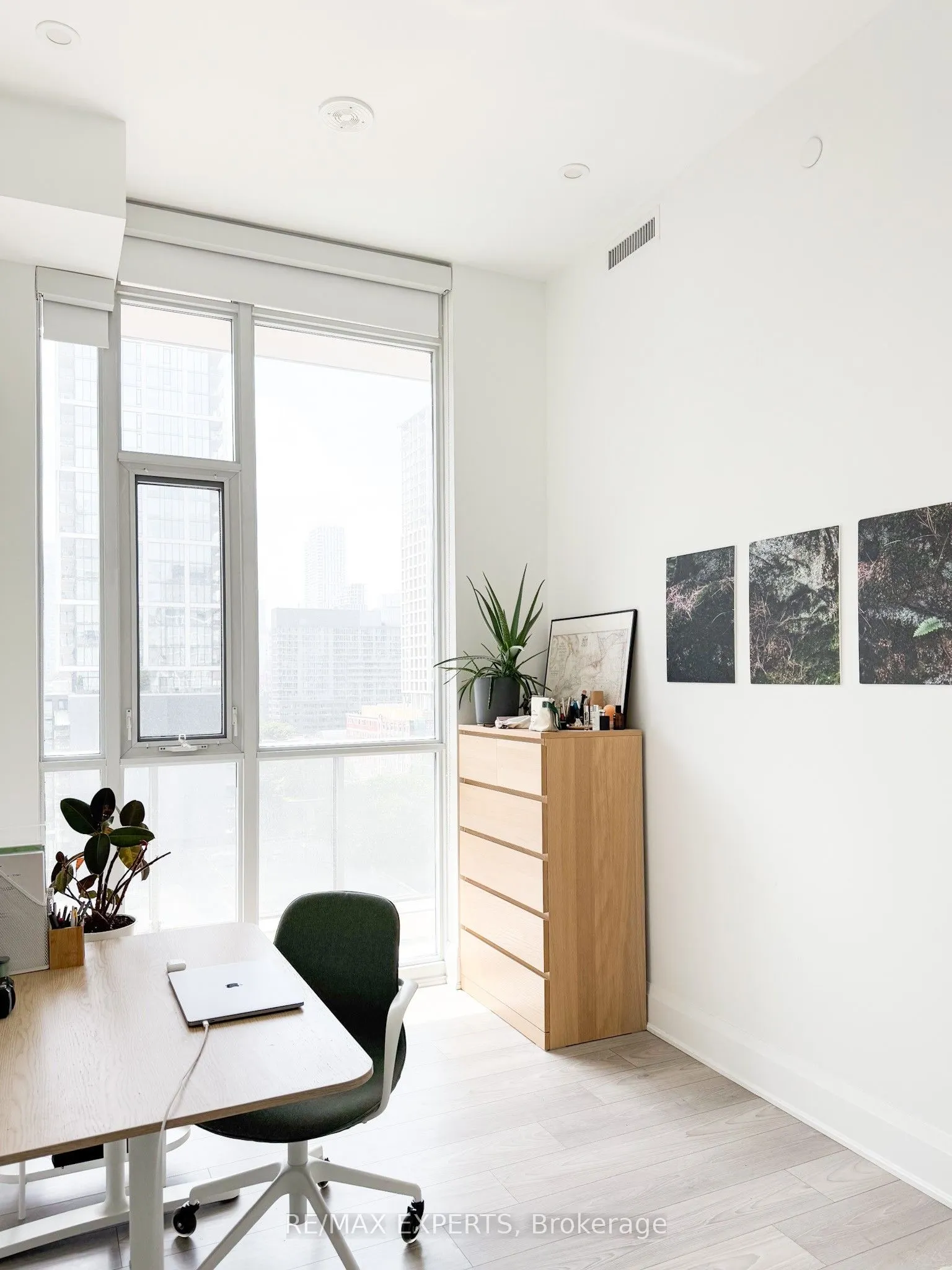 120 Parliament Street, #902