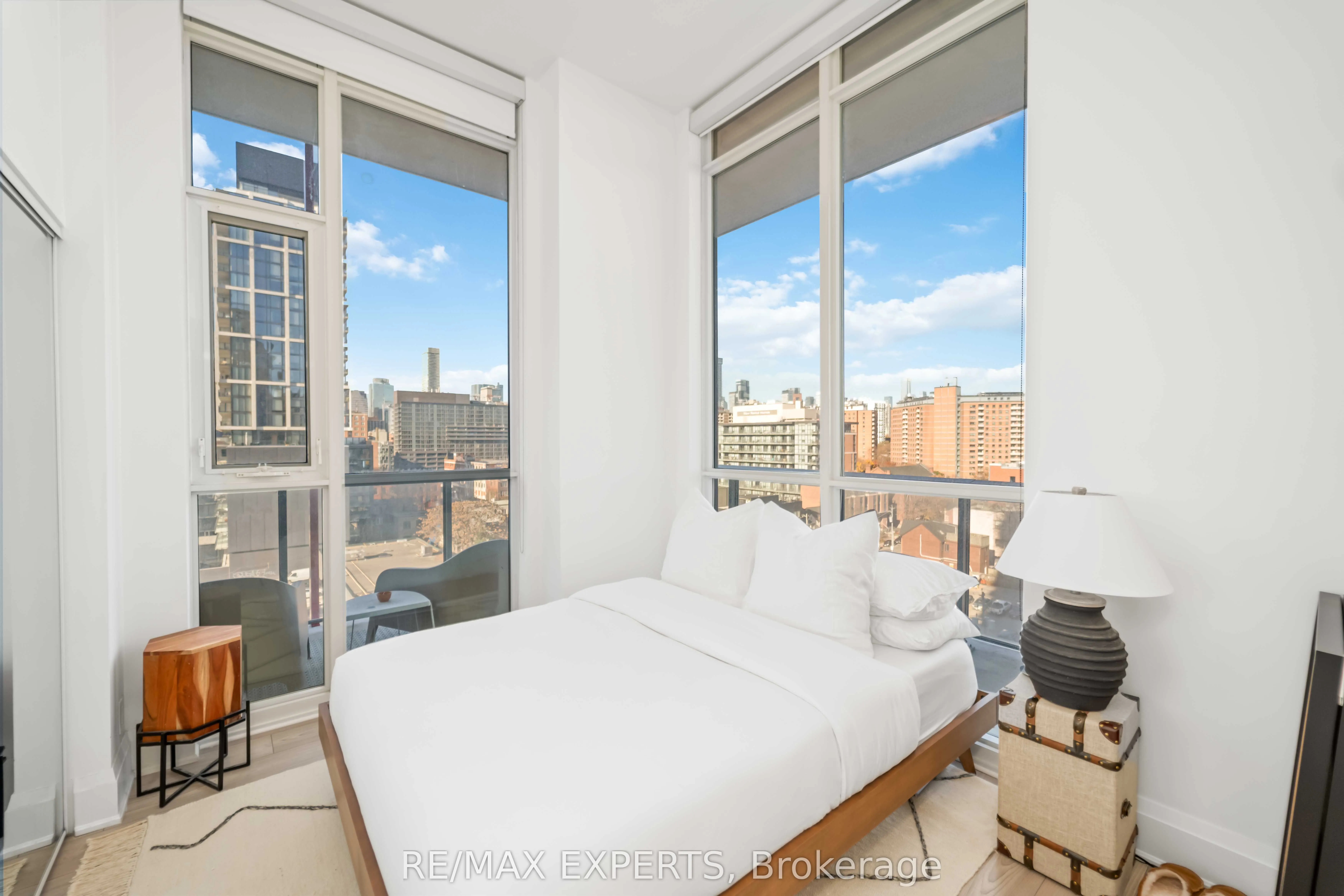 120 Parliament Street, #902