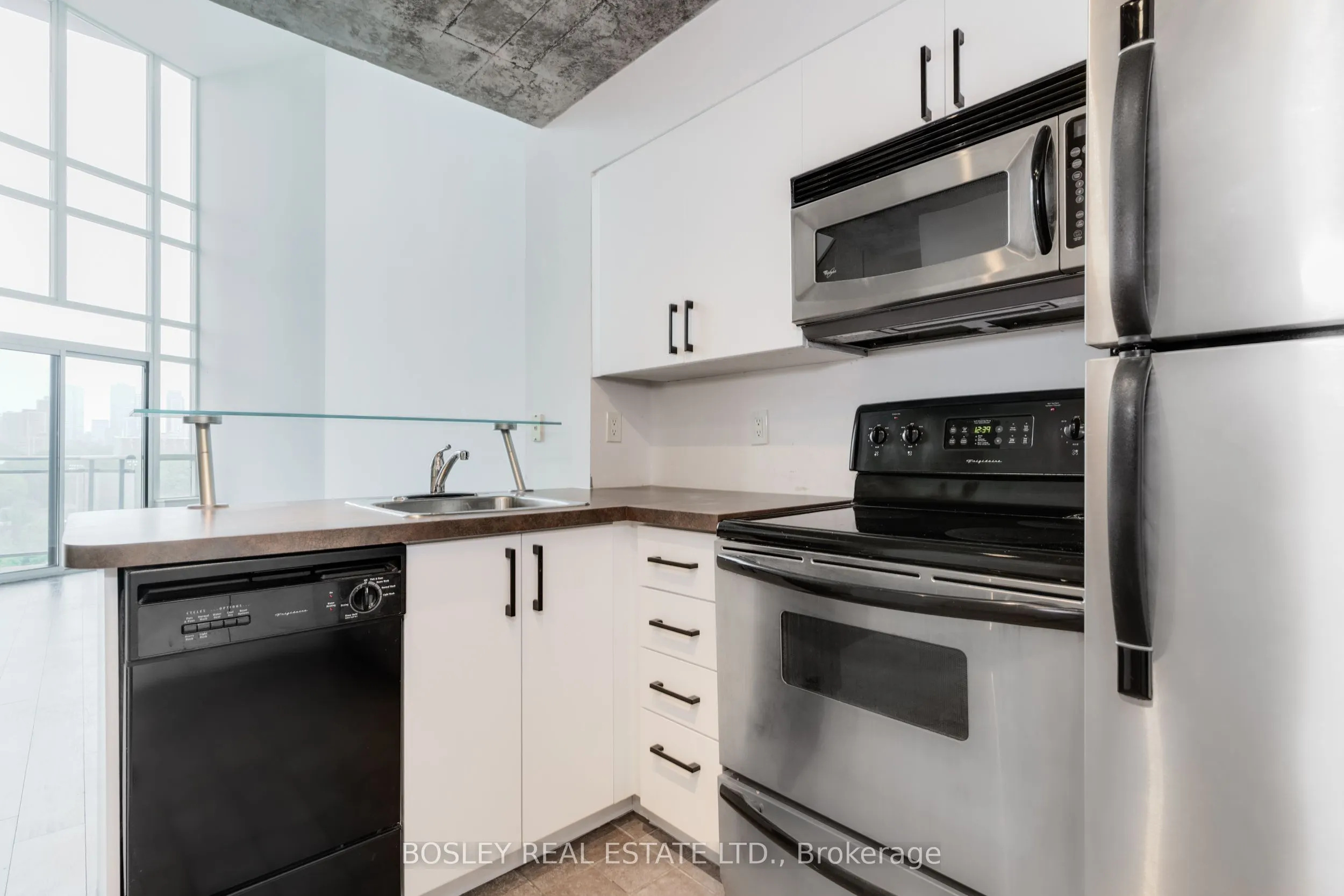 255 Richmond Street E, #818